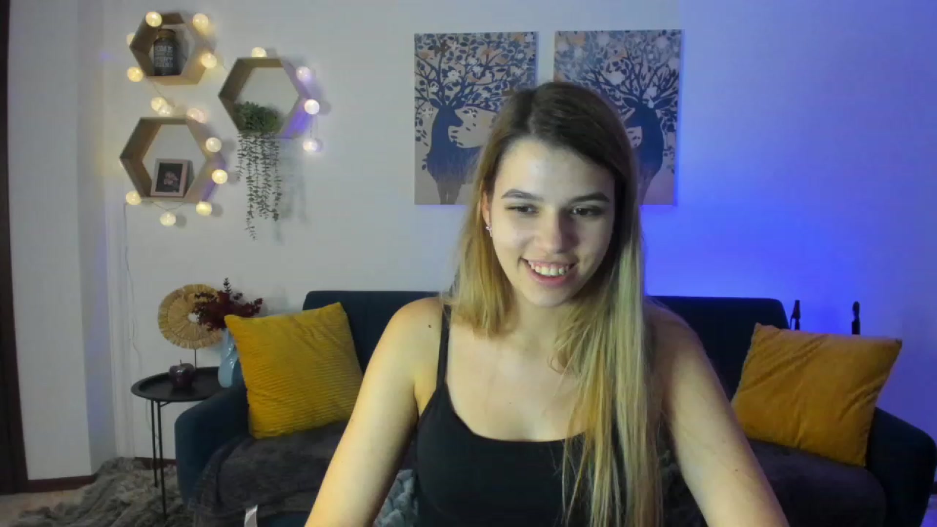 Gallery image thumbnail from Elsa_Fox's myfreecams stream on, 12/19/2022, 11:27 image 16 of 20