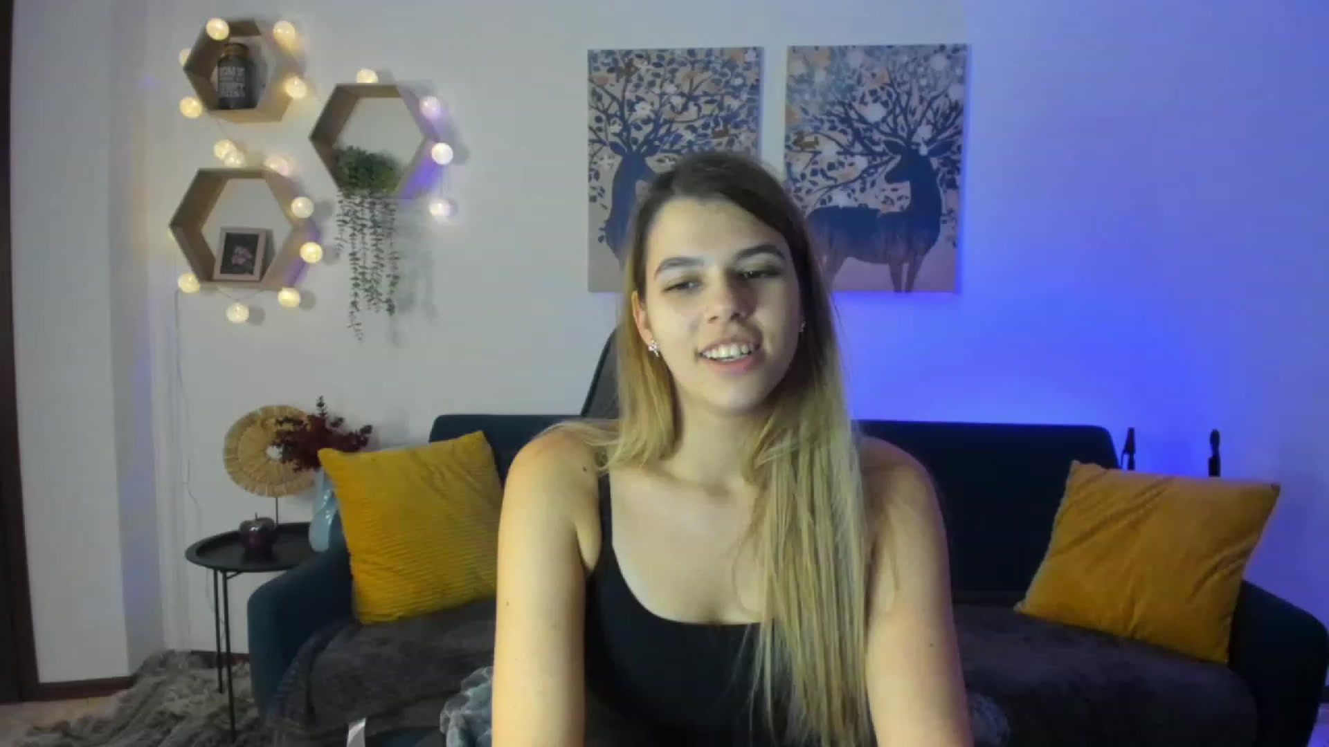 Gallery image thumbnail from Elsa_Fox's myfreecams stream on, 12/19/2022, 11:27 image 1 of 20