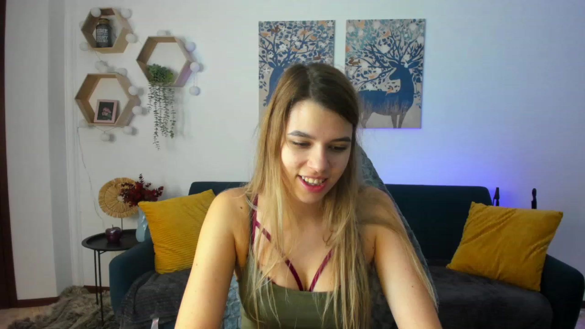 Gallery image thumbnail from Elsa_Fox's myfreecams stream on, 12/20/2022, 09:34 image 5 of 20