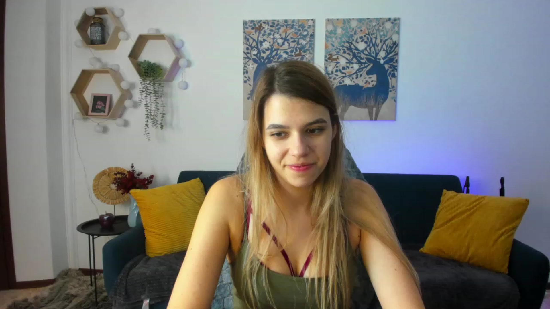 Gallery image thumbnail from Elsa_Fox's myfreecams stream on, 12/20/2022, 09:34 image 6 of 20