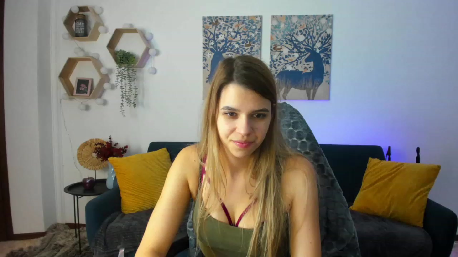 Gallery image thumbnail from Elsa_Fox's myfreecams stream on, 12/20/2022, 09:34 image 15 of 20