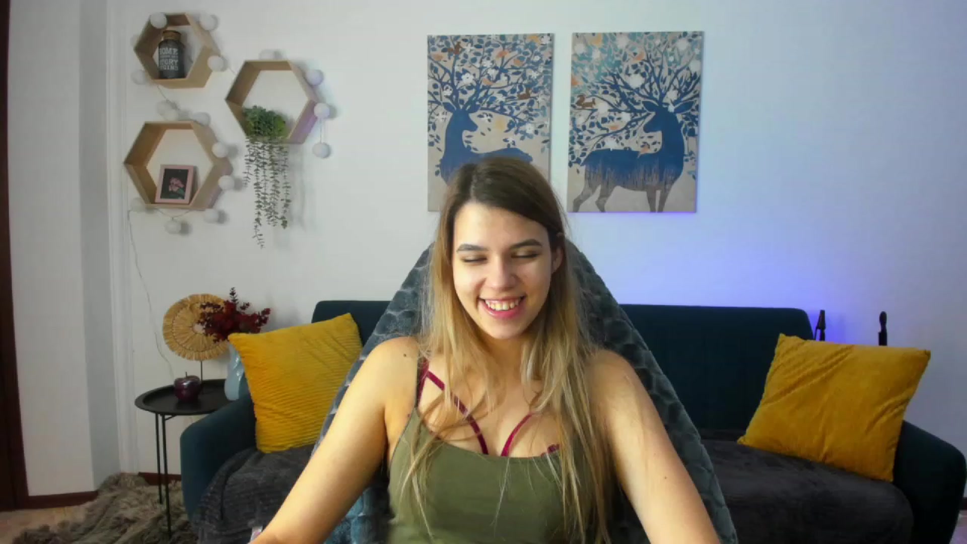 Gallery image thumbnail from Elsa_Fox's myfreecams stream on, 12/20/2022, 09:34 image 10 of 20