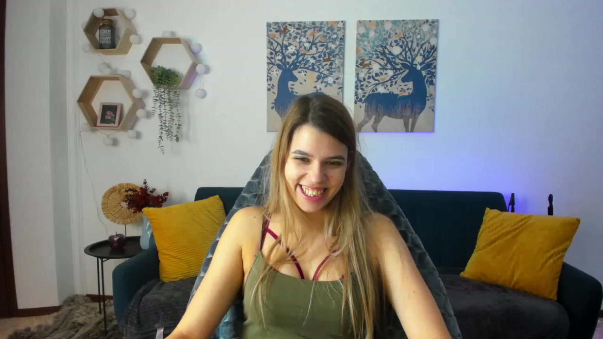 Gallery image thumbnail from Elsa_Fox's myfreecams stream on, 12/20/2022, 09:34 image 7 of 20