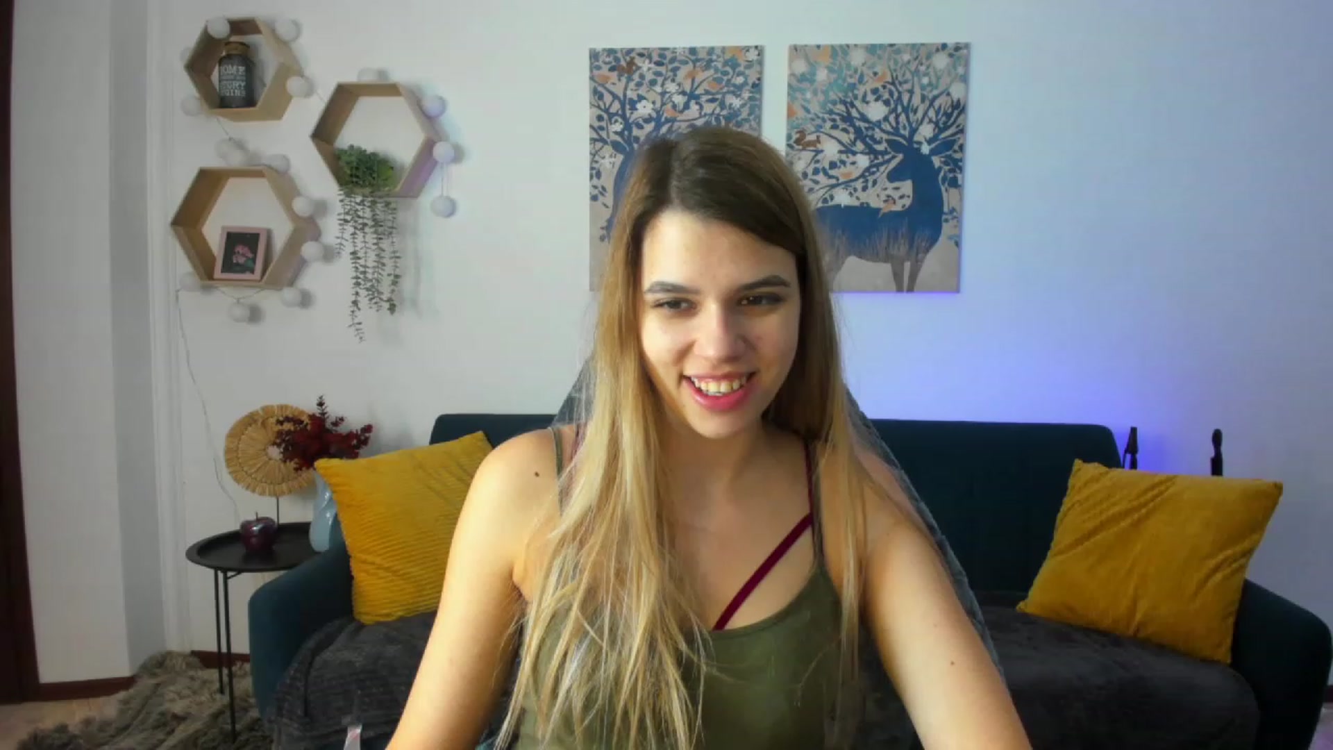 Gallery image thumbnail from Elsa_Fox's myfreecams stream on, 12/20/2022, 09:34 image 16 of 20