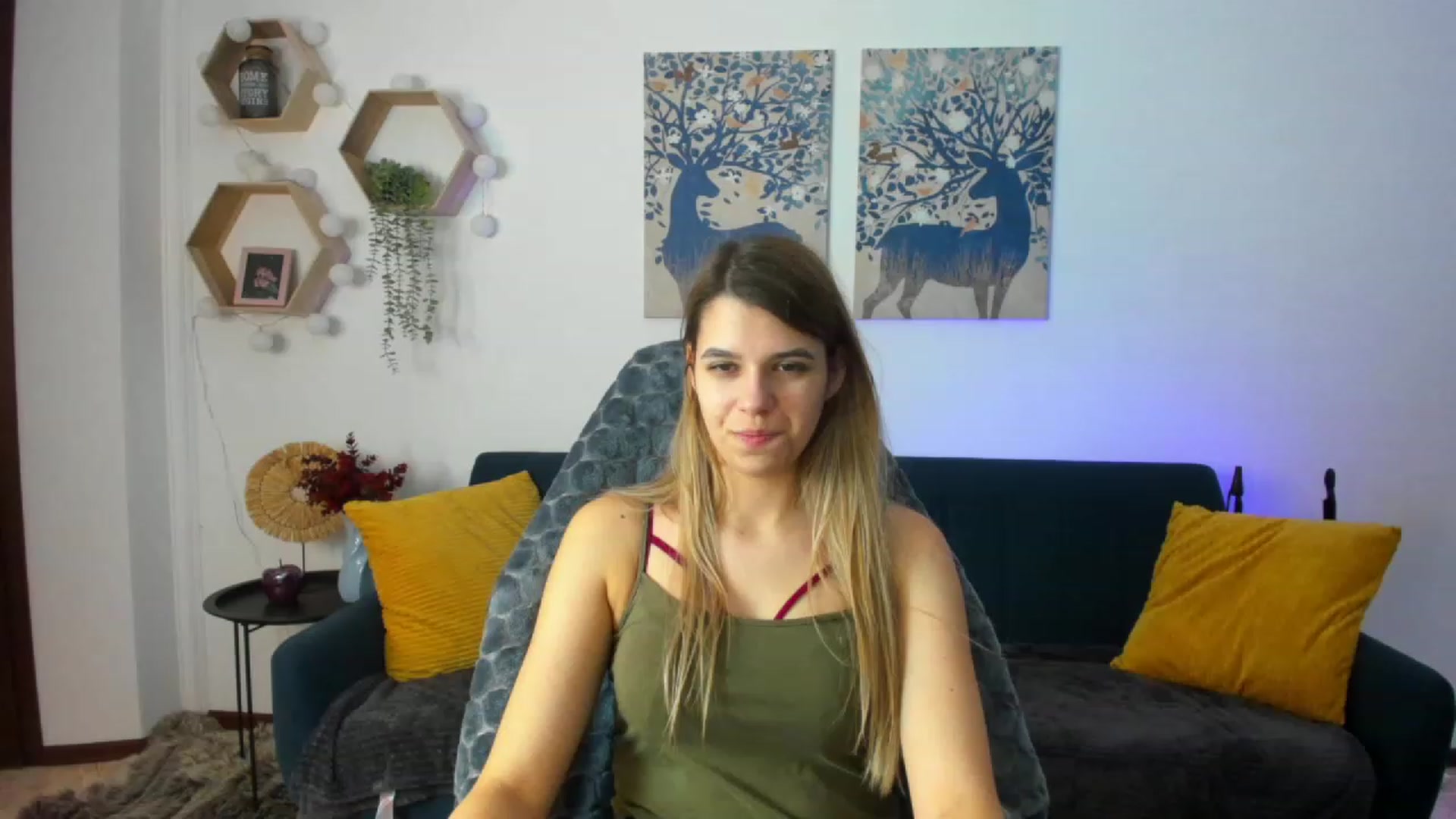 Gallery image thumbnail from Elsa_Fox's myfreecams stream on, 12/20/2022, 10:21 image 1 of 20