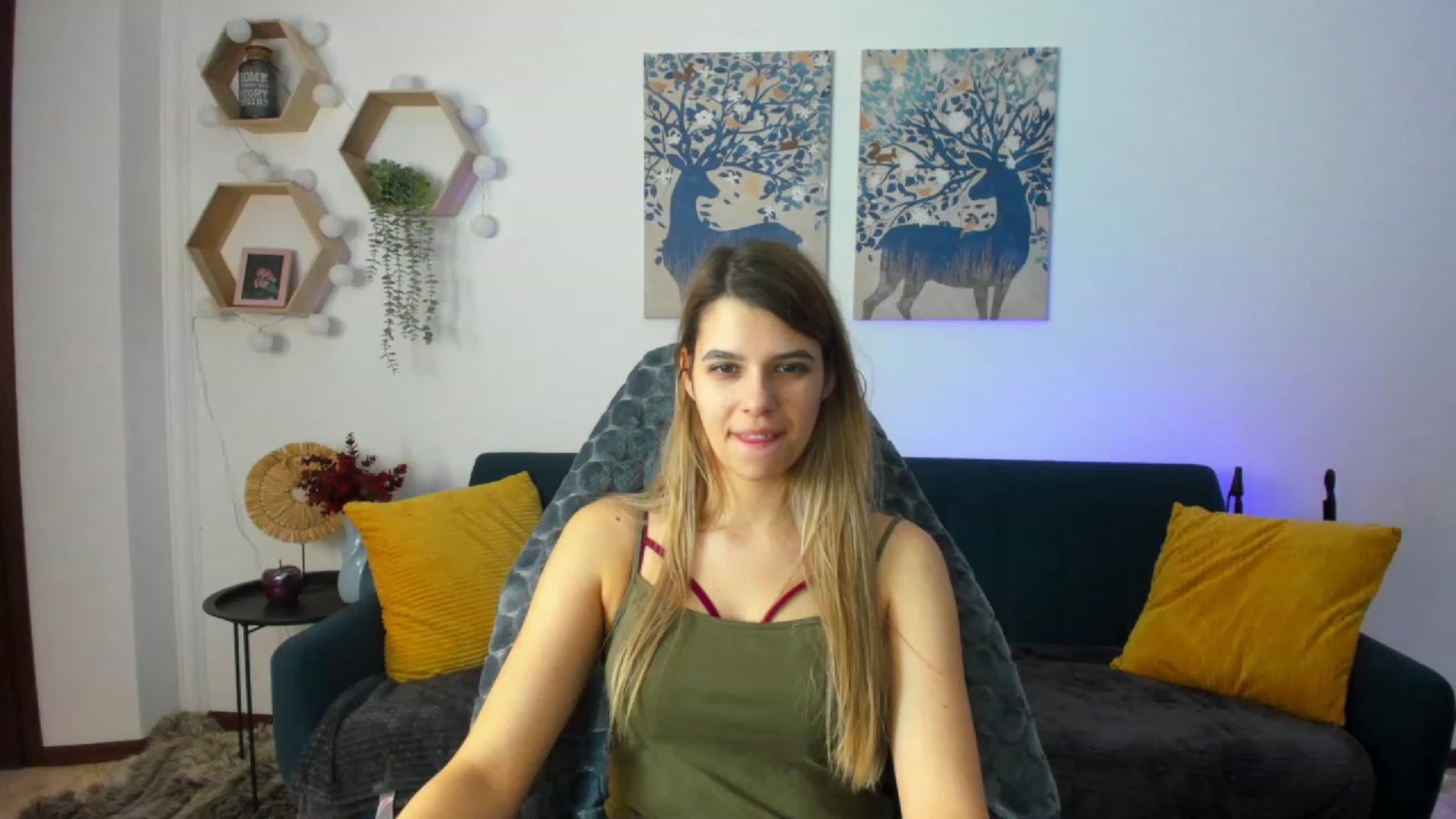 Gallery image thumbnail from Elsa_Fox's myfreecams stream on, 12/20/2022, 10:21 image 12 of 20