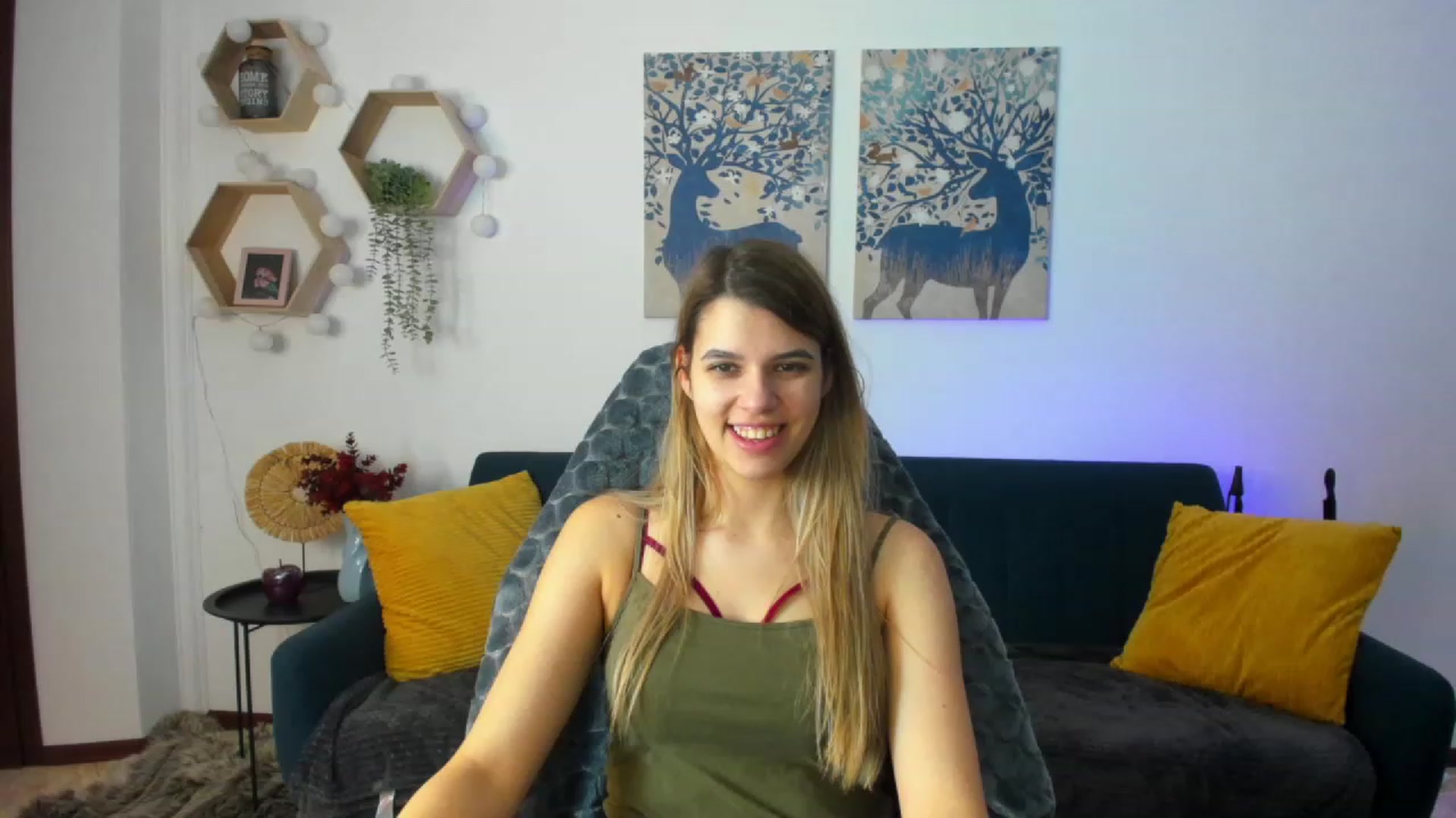 Gallery image thumbnail from Elsa_Fox's myfreecams stream on, 12/20/2022, 10:21 image 11 of 20