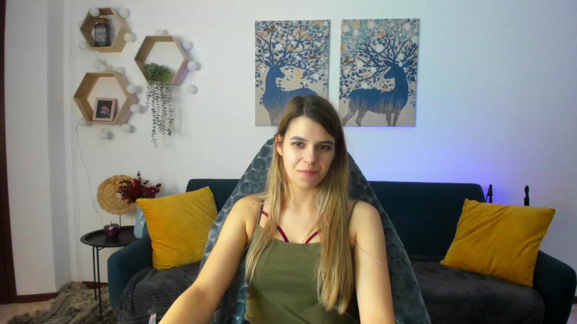 Gallery image thumbnail from Elsa_Fox's myfreecams stream on, 12/20/2022, 10:21 image 9 of 20