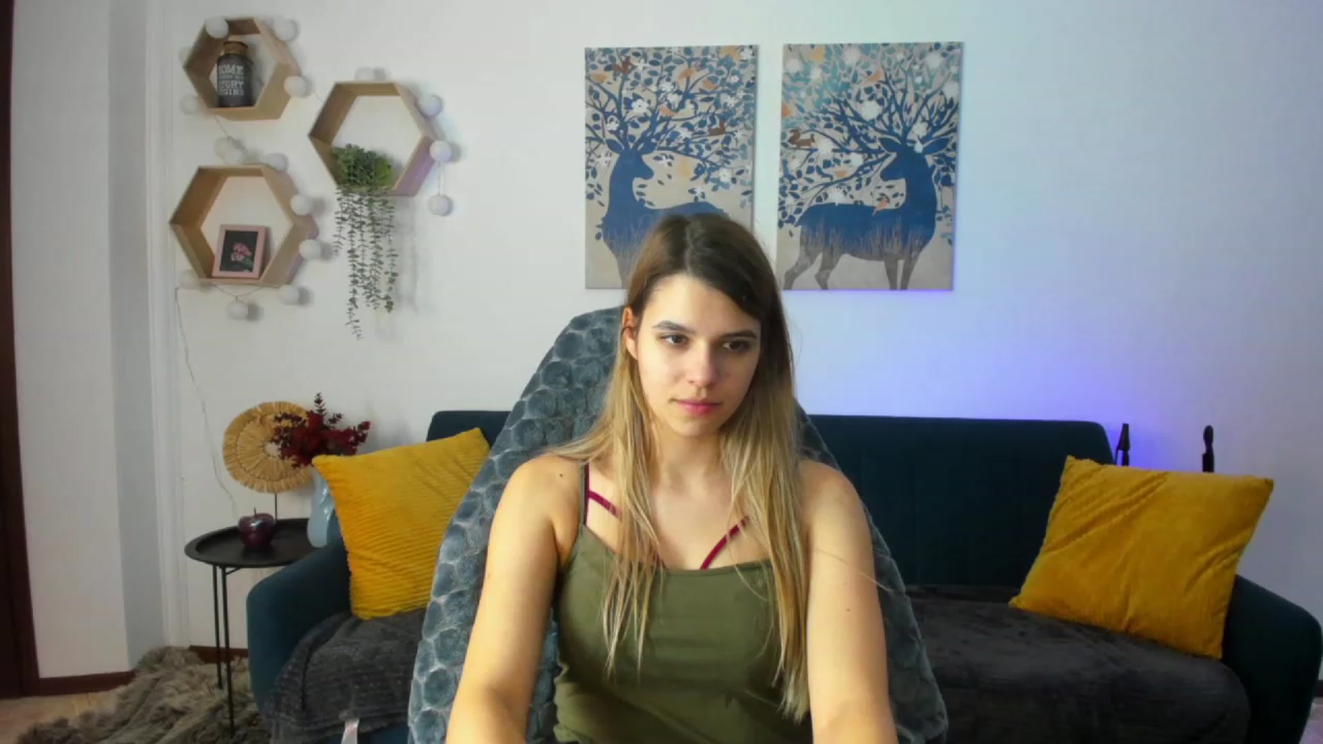 Gallery image thumbnail from Elsa_Fox's myfreecams stream on, 12/20/2022, 10:21 image 2 of 20