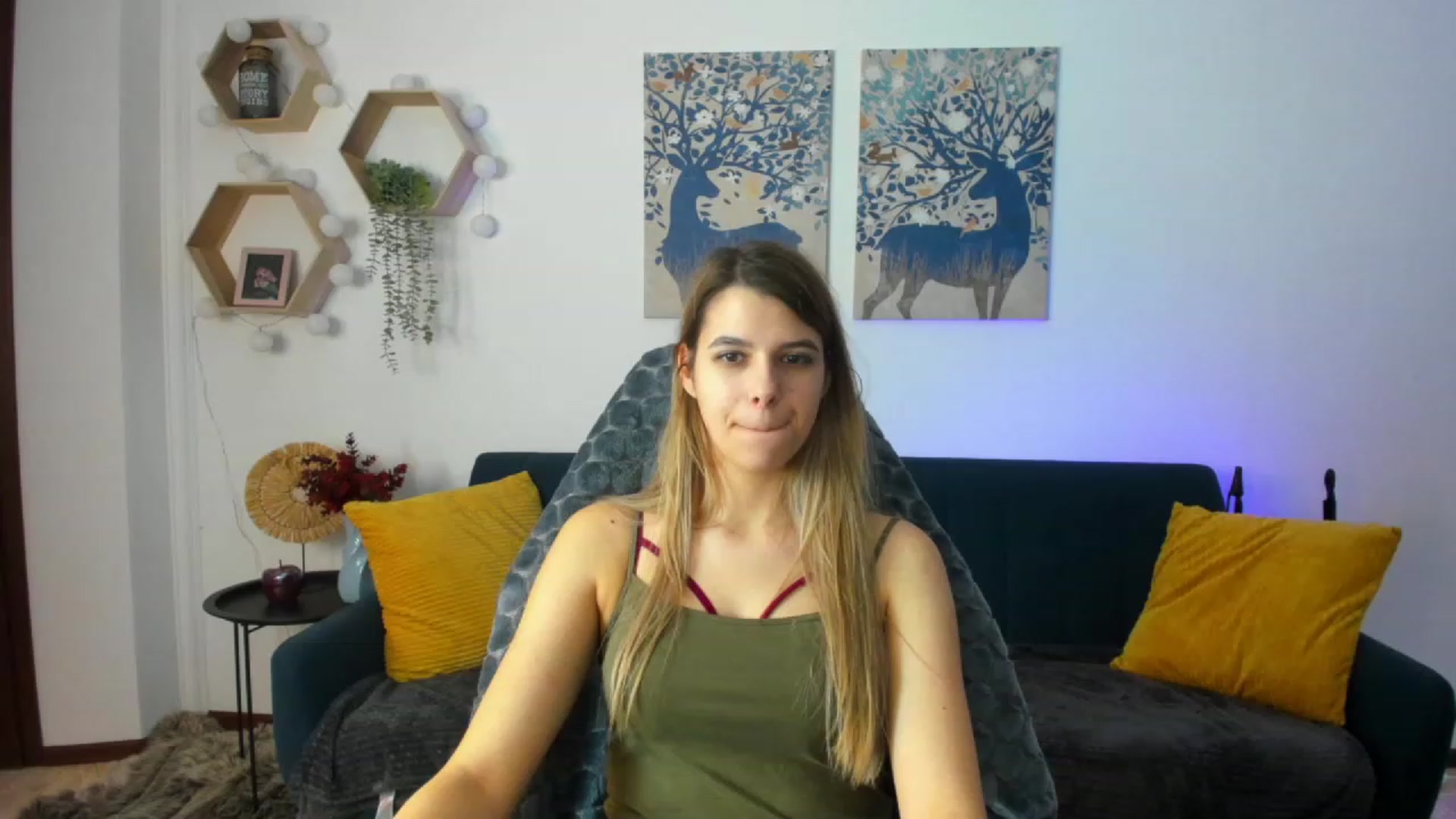 Gallery image thumbnail from Elsa_Fox's myfreecams stream on, 12/20/2022, 10:21 image 13 of 20