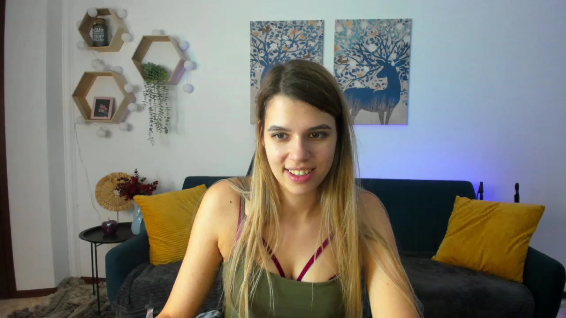 Gallery image thumbnail from Elsa_Fox's myfreecams stream on, 12/20/2022, 11:41 image 20 of 20