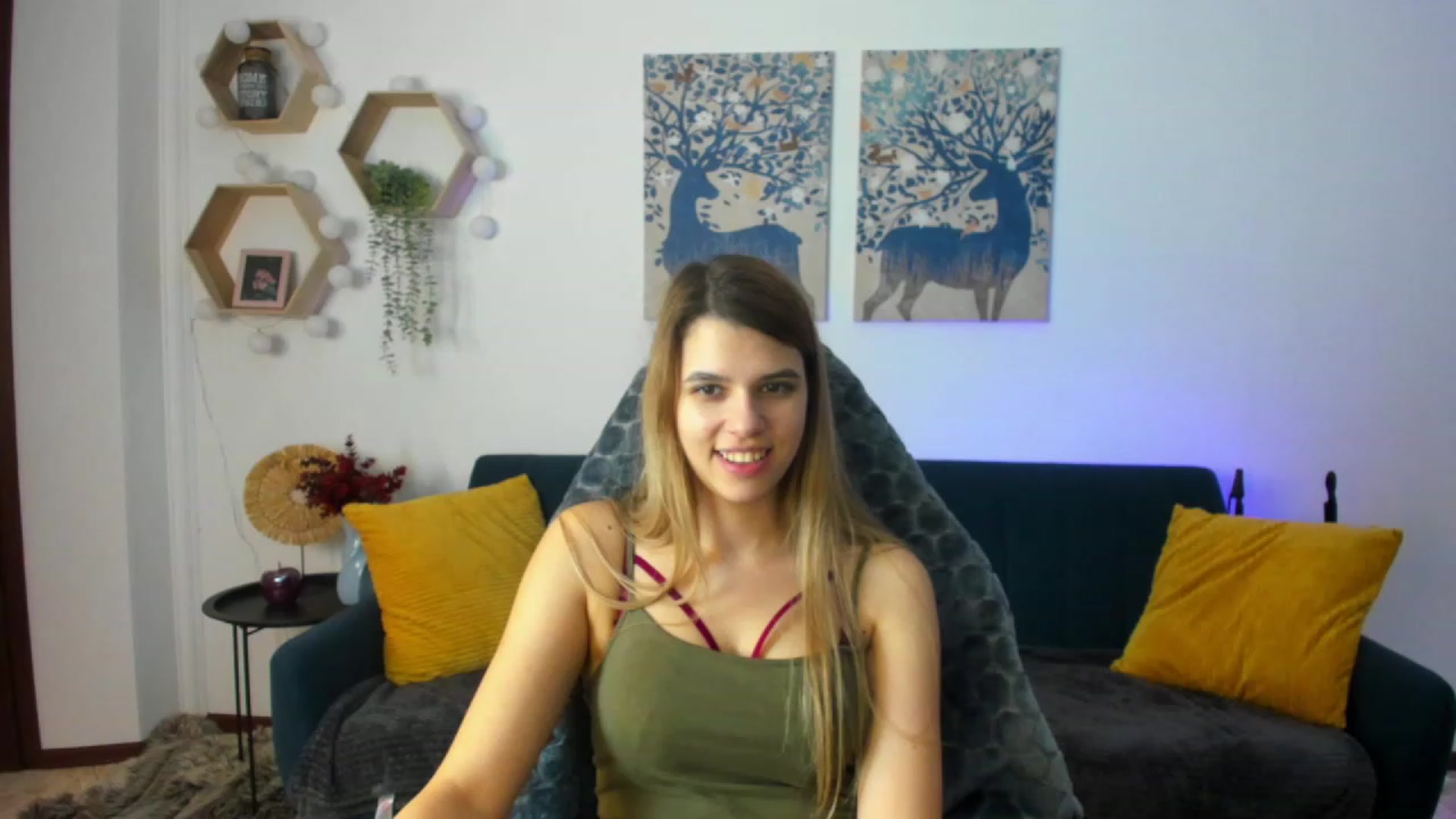 Gallery image thumbnail from Elsa_Fox's myfreecams stream on, 12/20/2022, 11:41 image 8 of 20