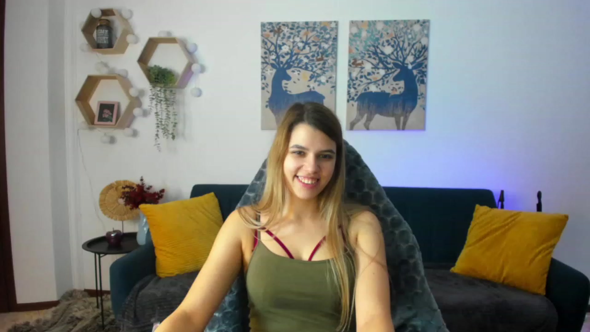 Gallery image thumbnail from Elsa_Fox's myfreecams stream on, 12/20/2022, 11:41 image 4 of 20