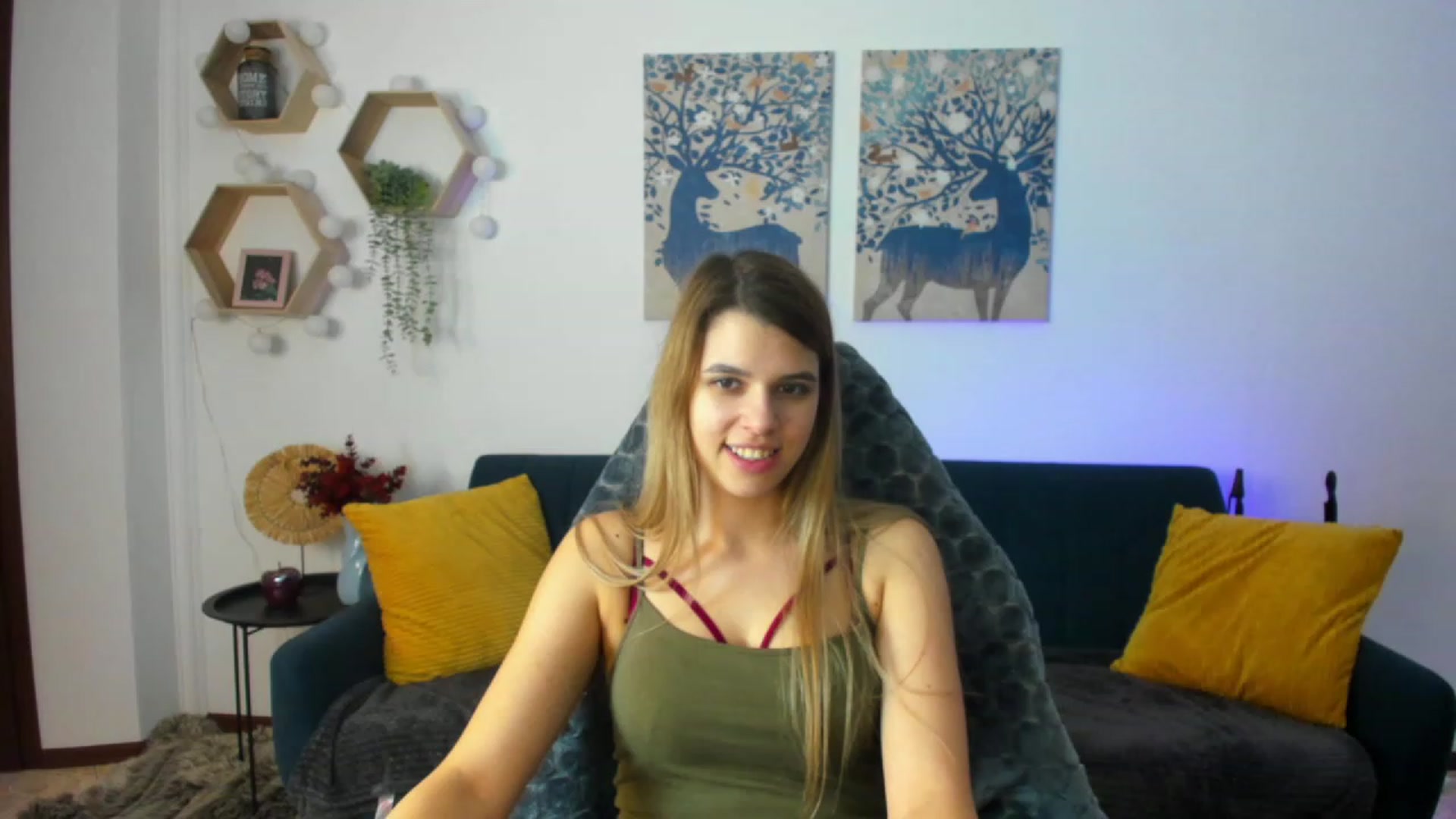 Gallery image thumbnail from Elsa_Fox's myfreecams stream on, 12/20/2022, 11:41 image 5 of 20