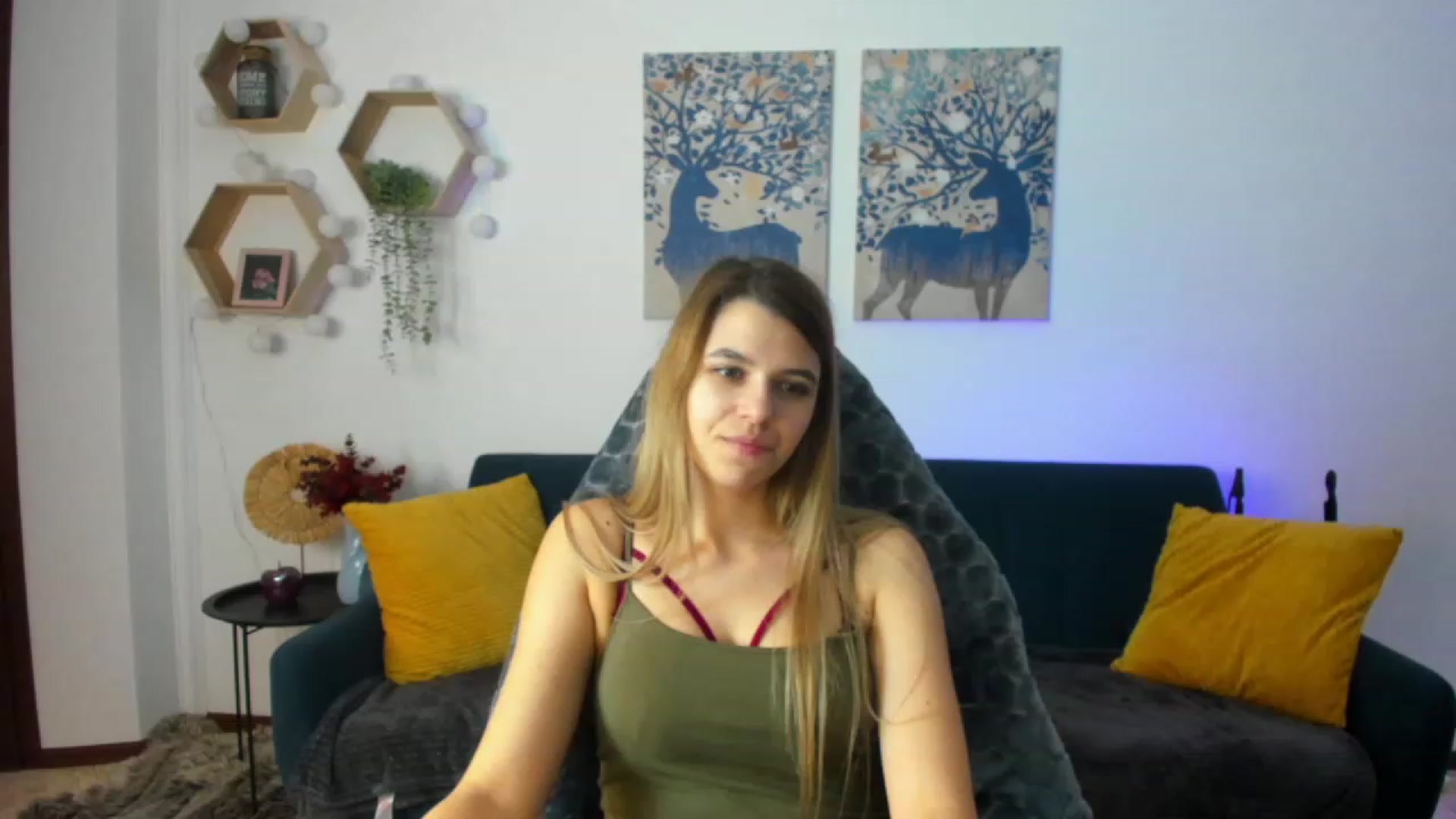 Gallery image thumbnail from Elsa_Fox's myfreecams stream on, 12/20/2022, 11:41 image 6 of 20