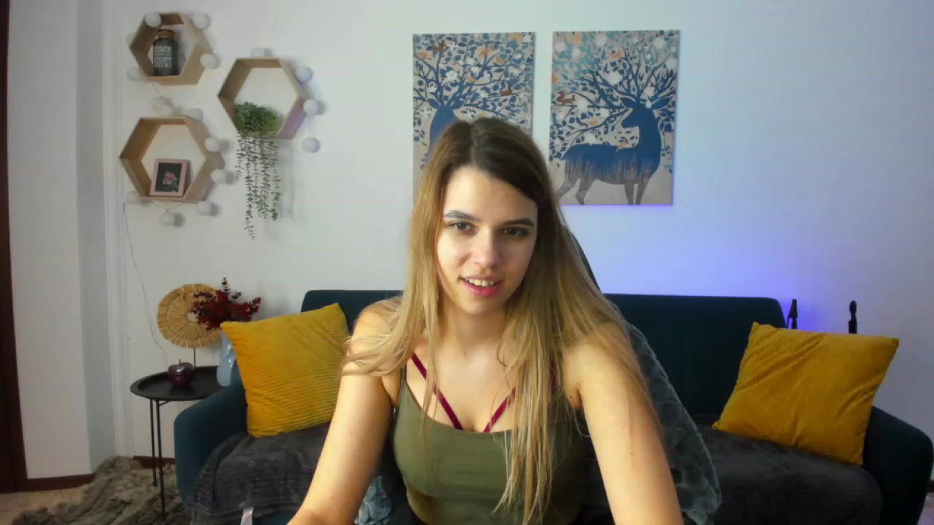 Gallery image thumbnail from Elsa_Fox's myfreecams stream on, 12/20/2022, 11:41 image 14 of 20