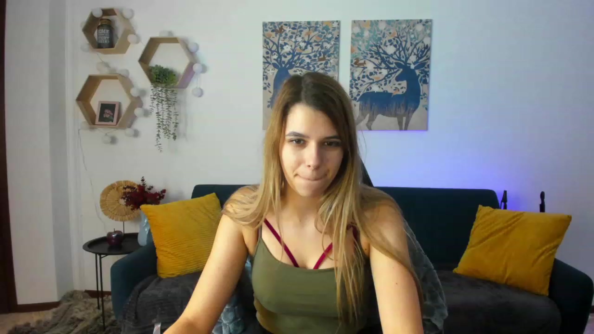 Gallery image thumbnail from Elsa_Fox's myfreecams stream on, 12/20/2022, 11:41 image 12 of 20
