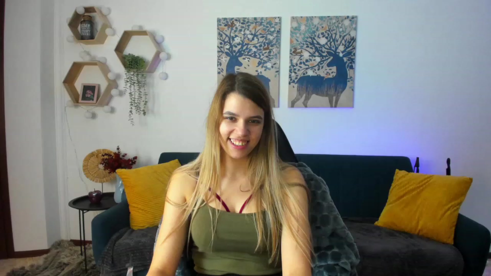 Gallery image thumbnail from Elsa_Fox's myfreecams stream on, 12/20/2022, 11:41 image 16 of 20