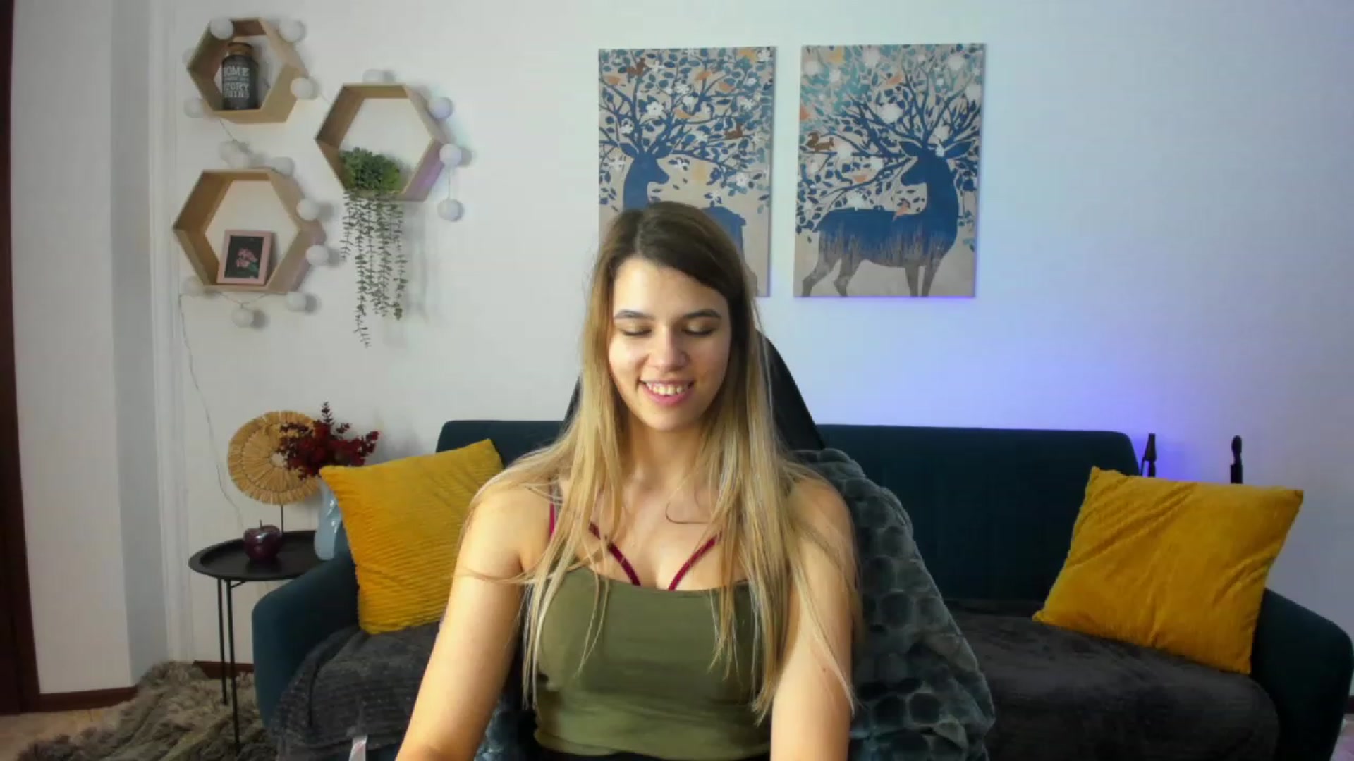 Gallery image thumbnail from Elsa_Fox's myfreecams stream on, 12/20/2022, 11:41 image 19 of 20