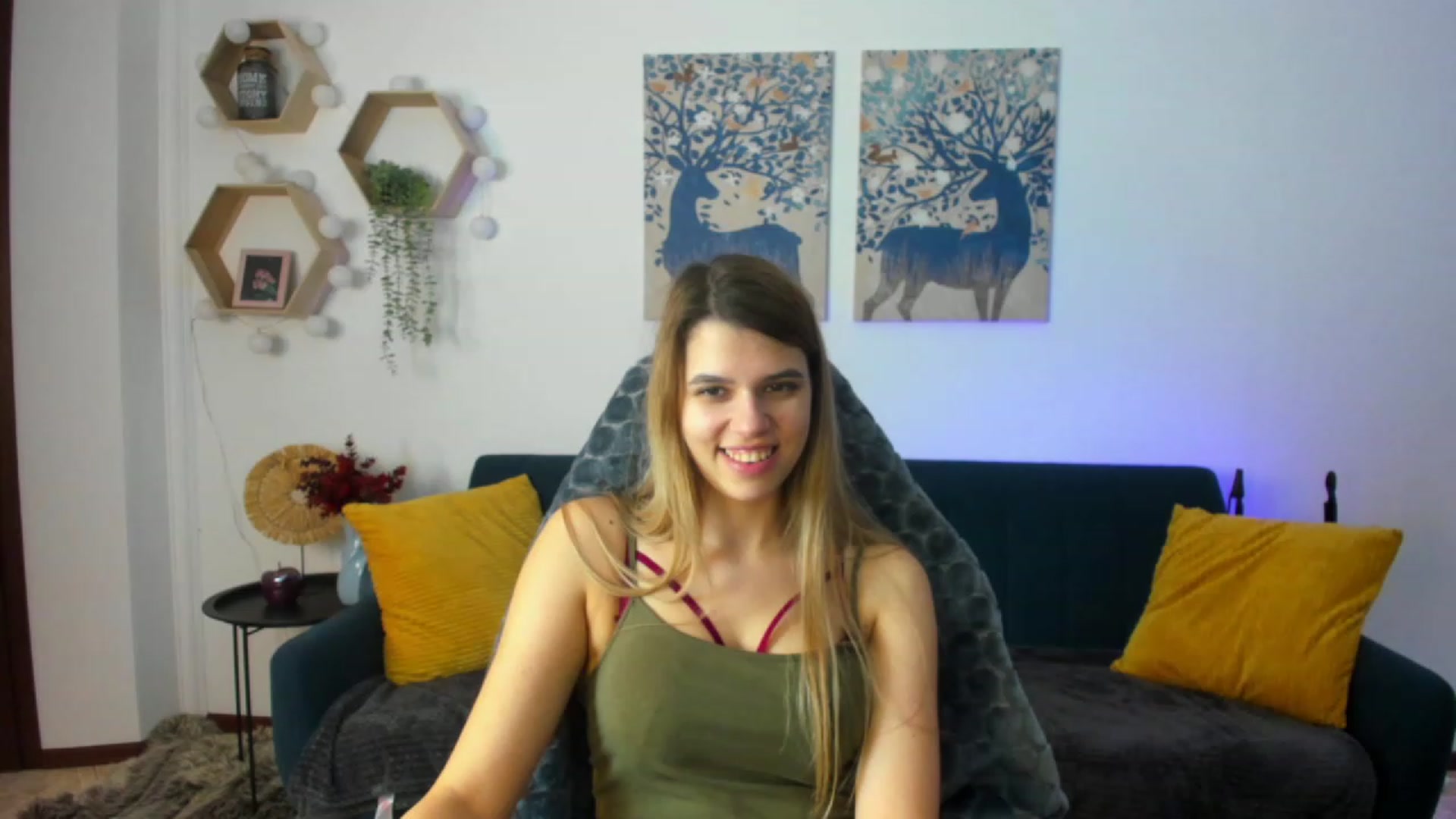 Gallery image thumbnail from Elsa_Fox's myfreecams stream on, 12/20/2022, 11:41 image 7 of 20
