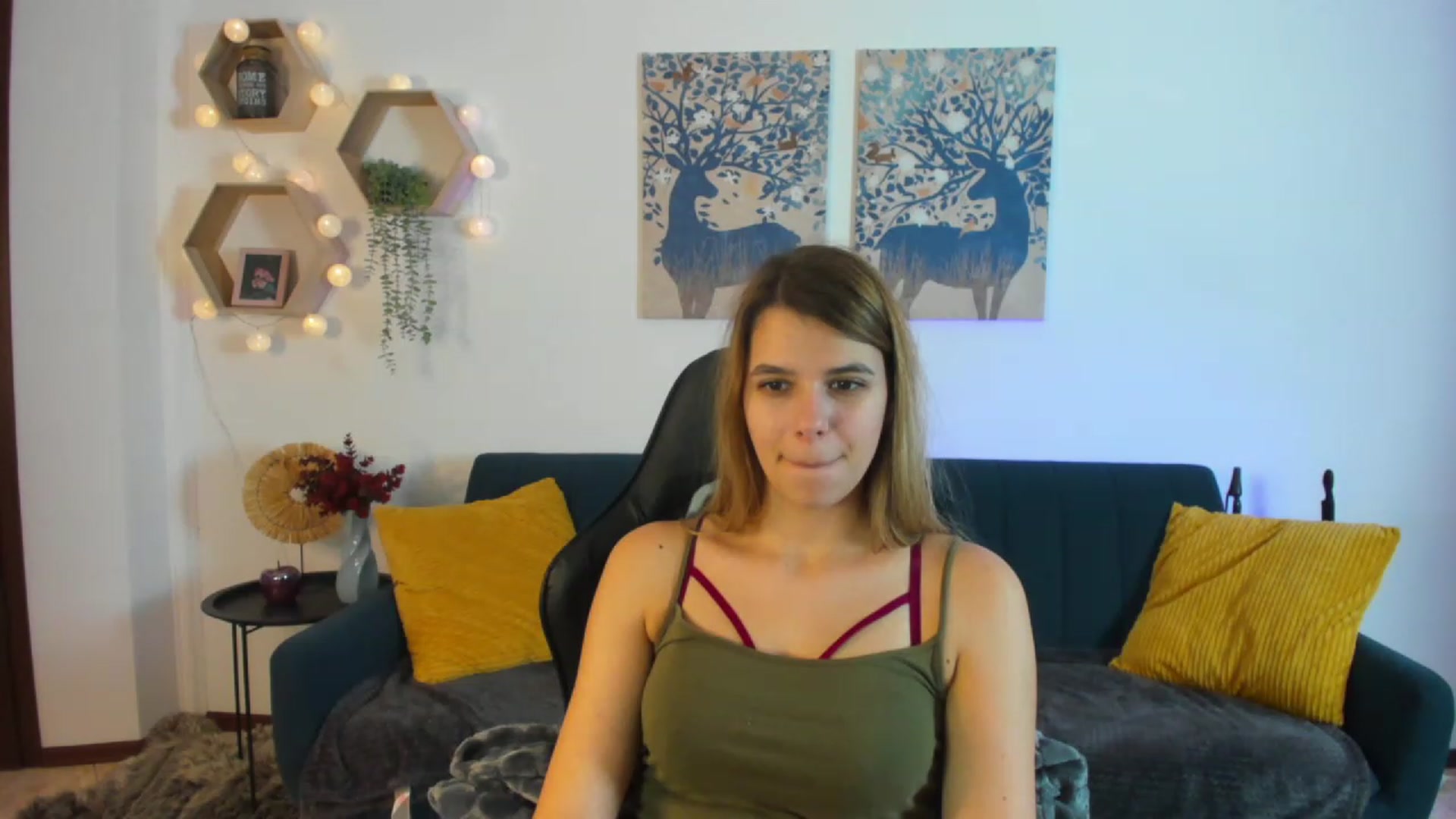 Gallery image thumbnail from Elsa_Fox's myfreecams stream on, 12/20/2022, 12:55 image 10 of 20