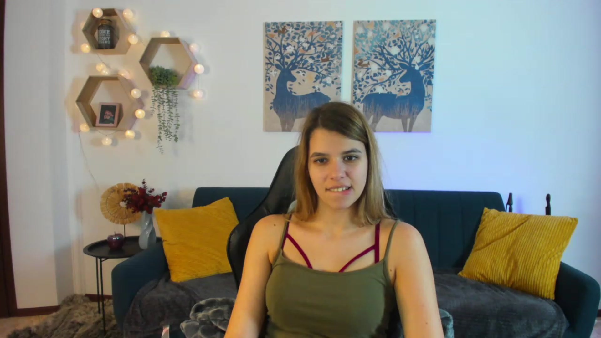 Gallery image thumbnail from Elsa_Fox's myfreecams stream on, 12/20/2022, 12:55 image 12 of 20