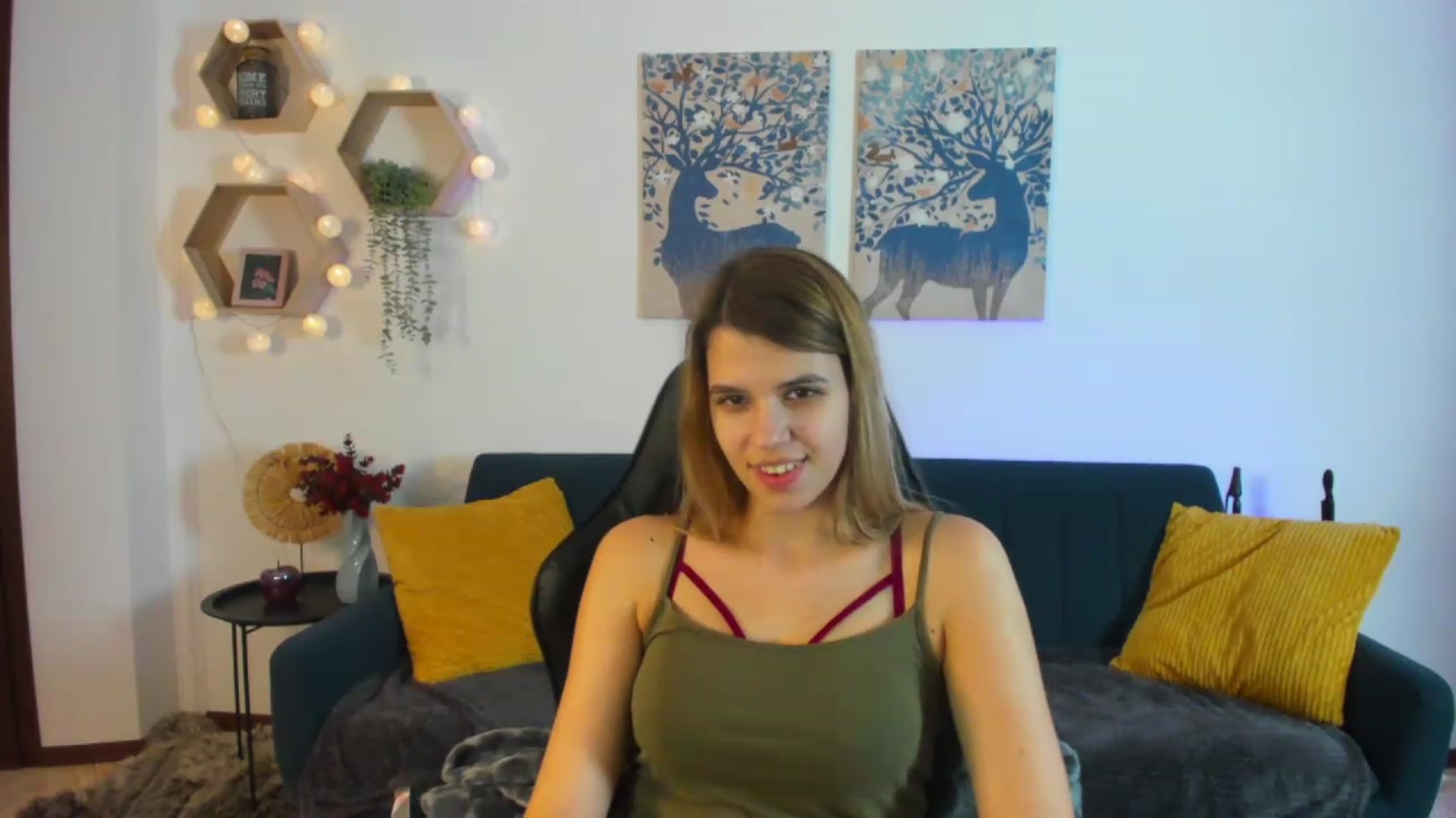 Gallery image thumbnail from Elsa_Fox's myfreecams stream on, 12/20/2022, 12:55 image 13 of 20