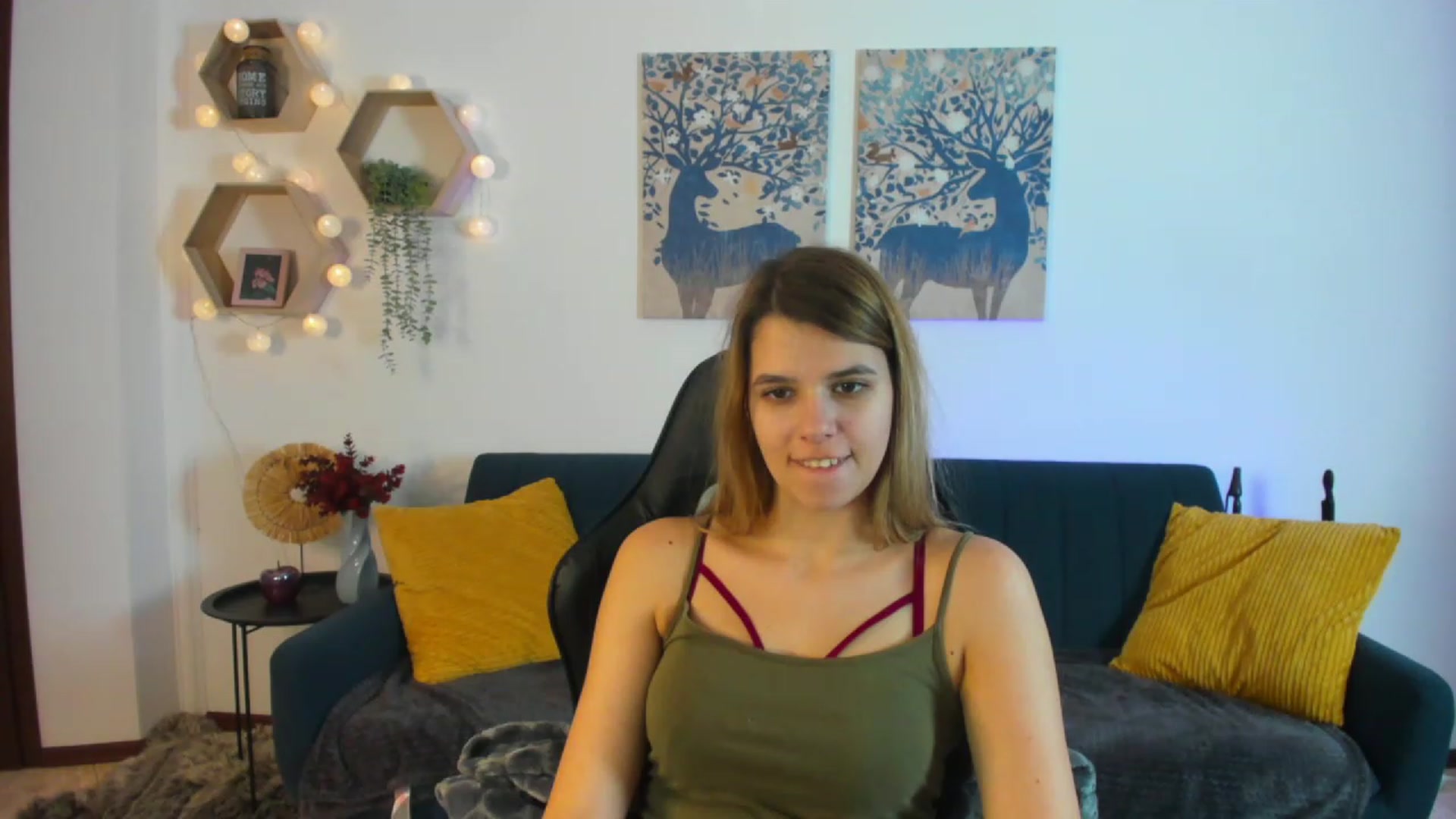 Gallery image thumbnail from Elsa_Fox's myfreecams stream on, 12/20/2022, 12:55 image 11 of 20