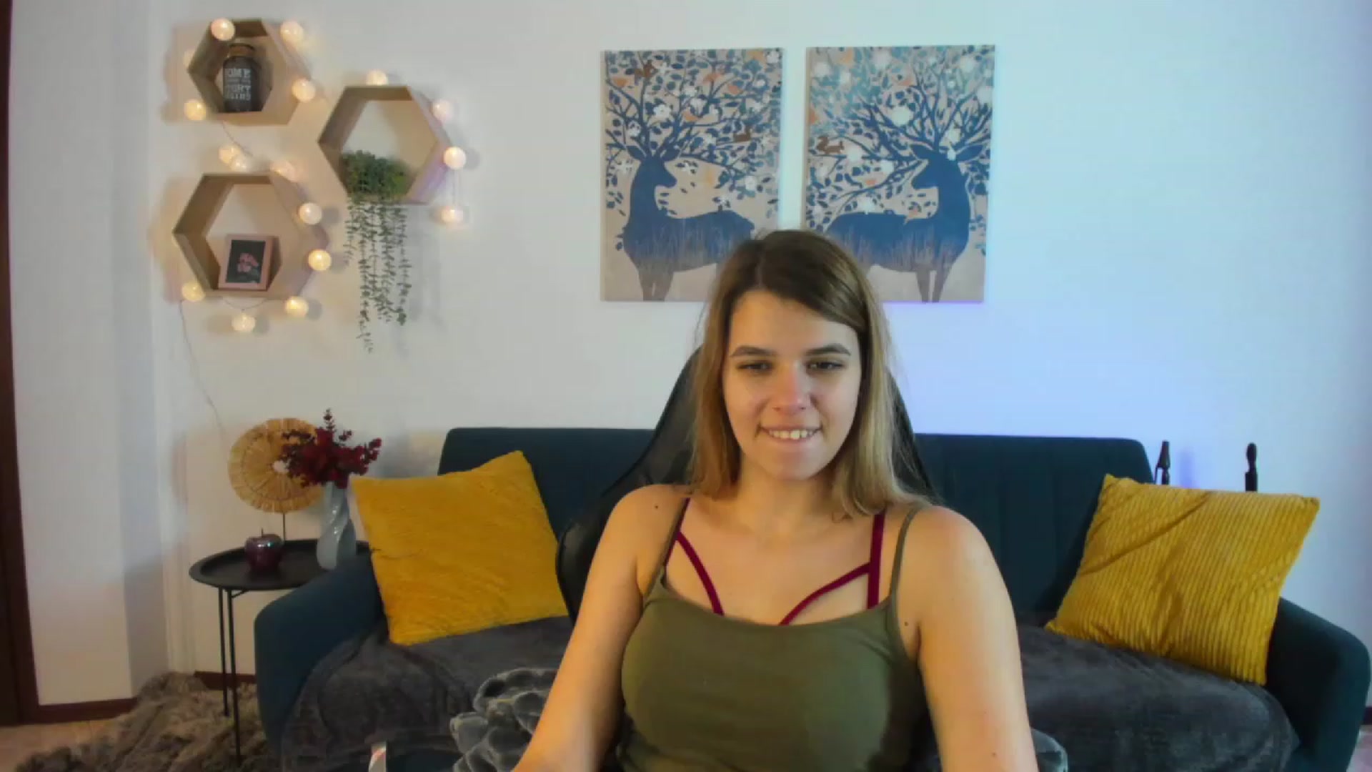 Gallery image thumbnail from Elsa_Fox's myfreecams stream on, 12/20/2022, 12:55 image 5 of 20