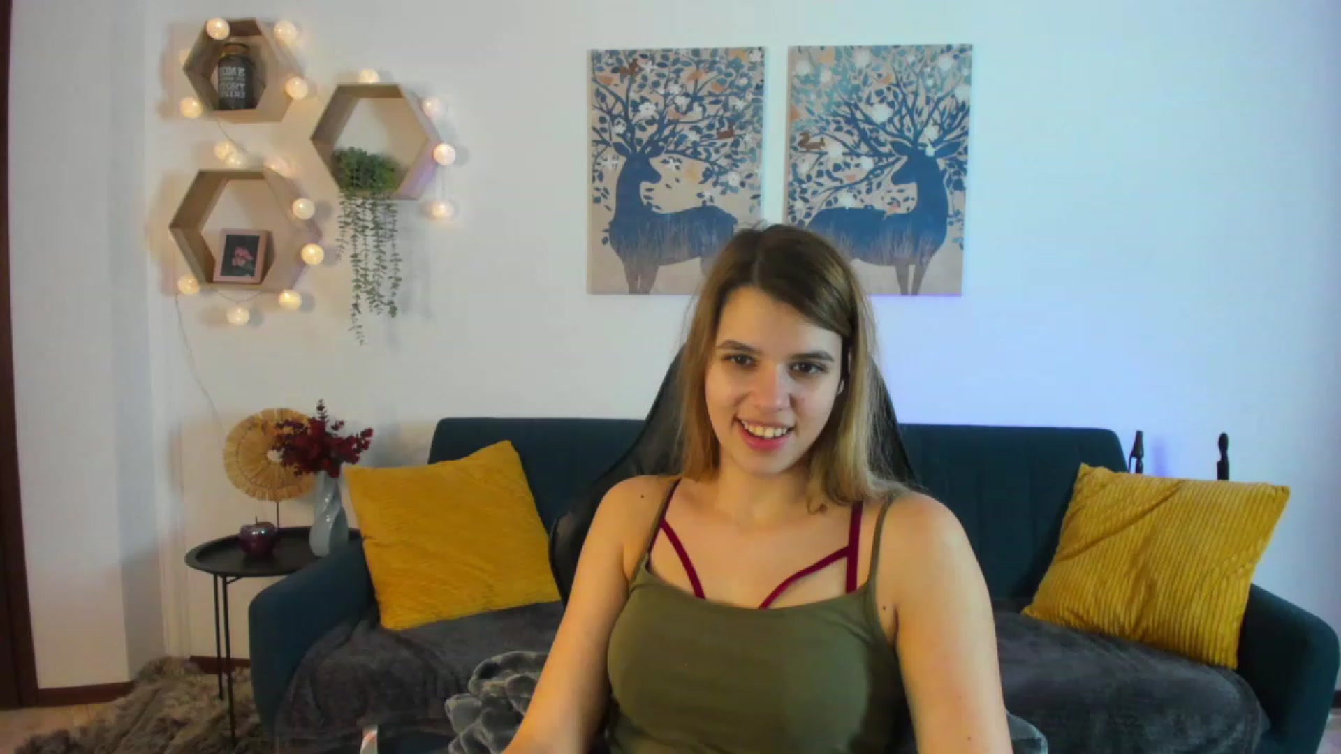 Gallery image thumbnail from Elsa_Fox's myfreecams stream on, 12/20/2022, 12:55 image 4 of 20