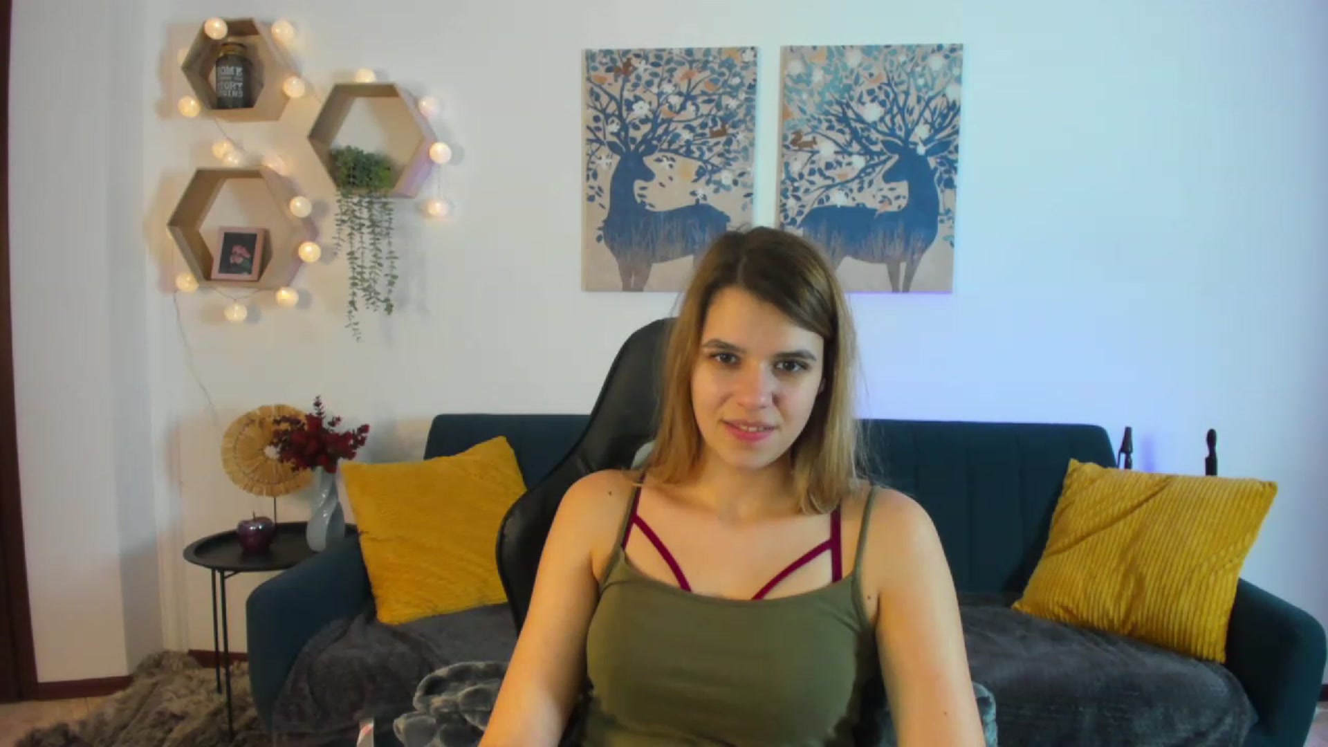 Gallery image thumbnail from Elsa_Fox's myfreecams stream on, 12/20/2022, 12:55 image 16 of 20
