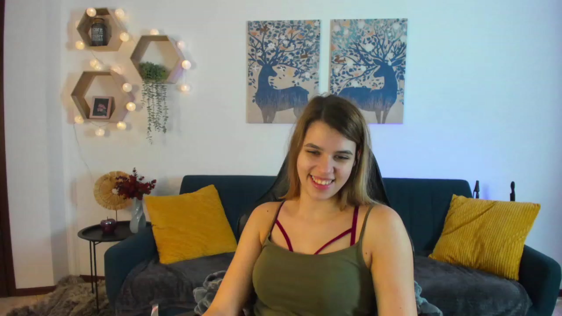 Gallery image thumbnail from Elsa_Fox's myfreecams stream on, 12/20/2022, 12:55 image 2 of 20