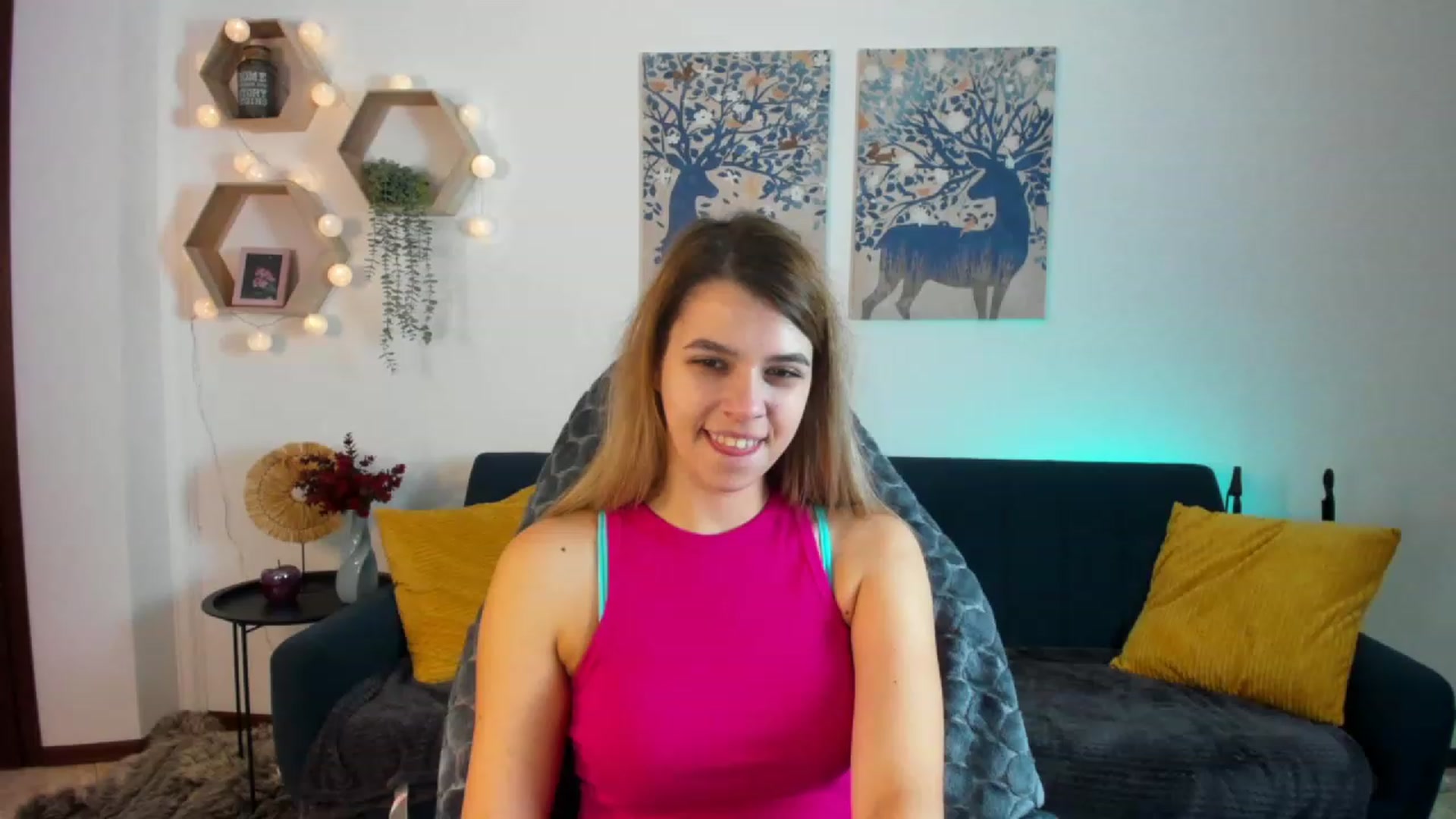 Gallery image thumbnail from Elsa_Fox's myfreecams stream on, 12/21/2022, 09:37 image 14 of 20