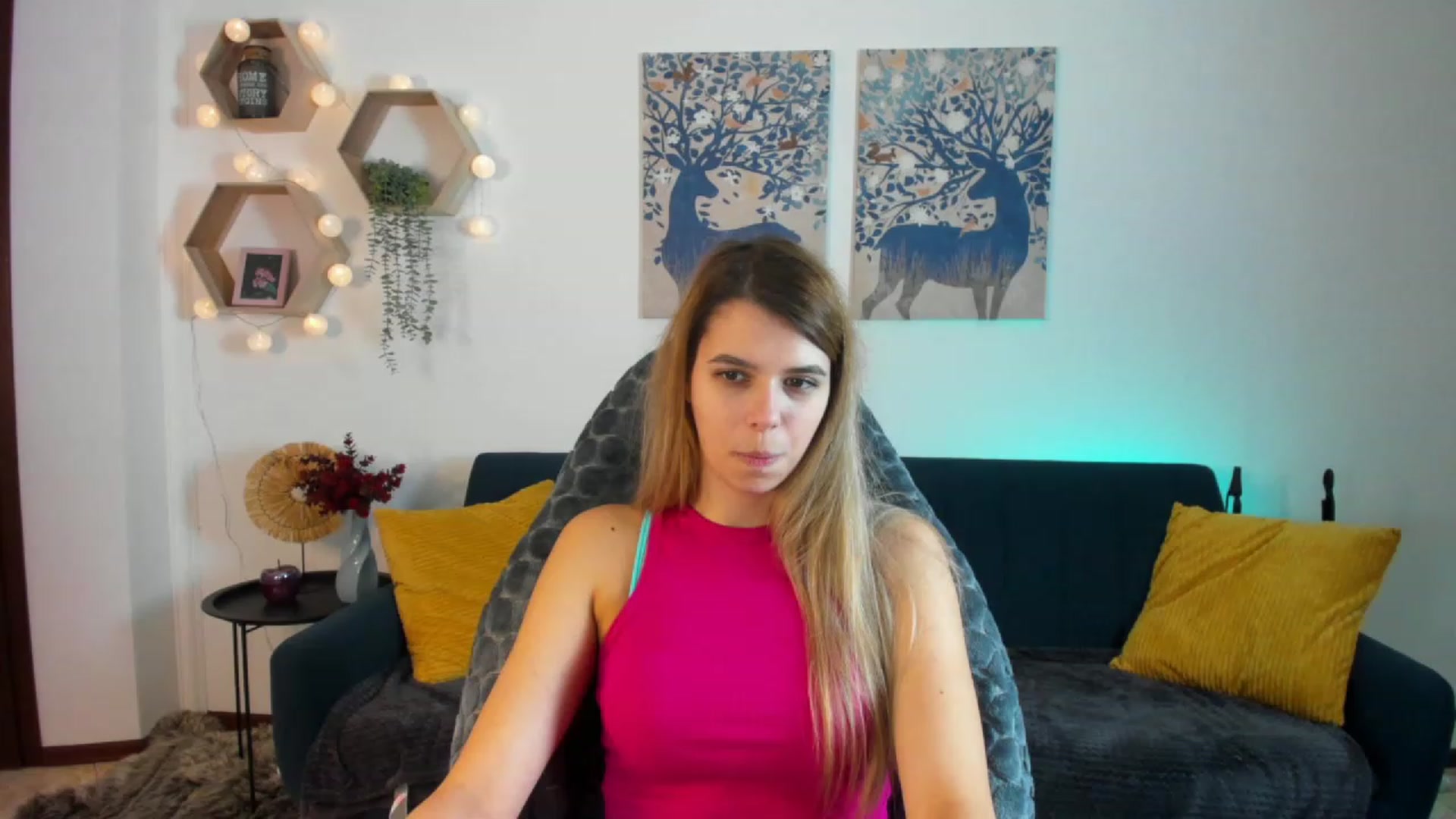 Gallery image thumbnail from Elsa_Fox's myfreecams stream on, 12/21/2022, 09:37 image 20 of 20