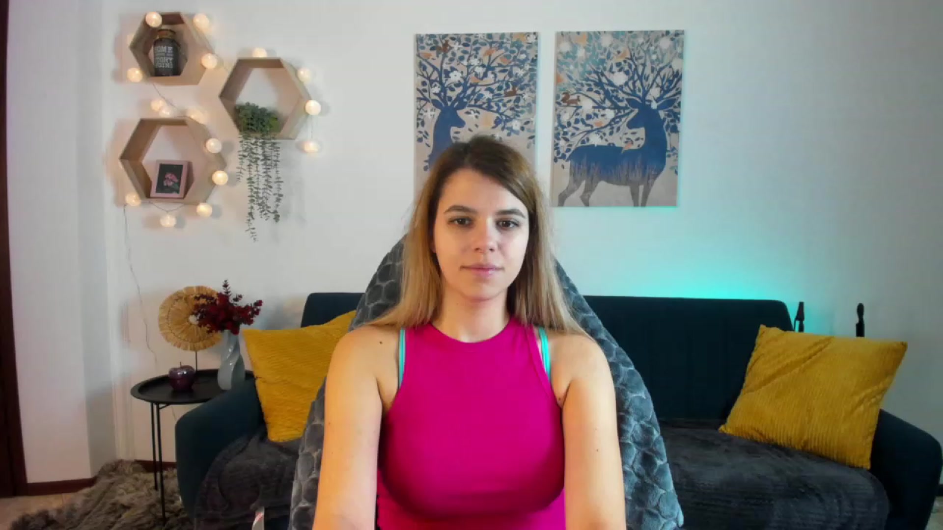 Gallery image thumbnail from Elsa_Fox's myfreecams stream on, 12/21/2022, 09:37 image 15 of 20