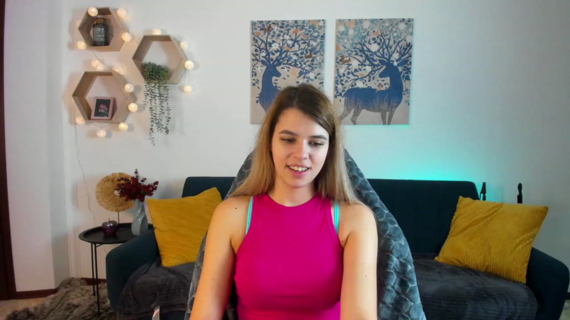 Gallery image thumbnail from Elsa_Fox's myfreecams stream on, 12/21/2022, 09:37 image 13 of 20