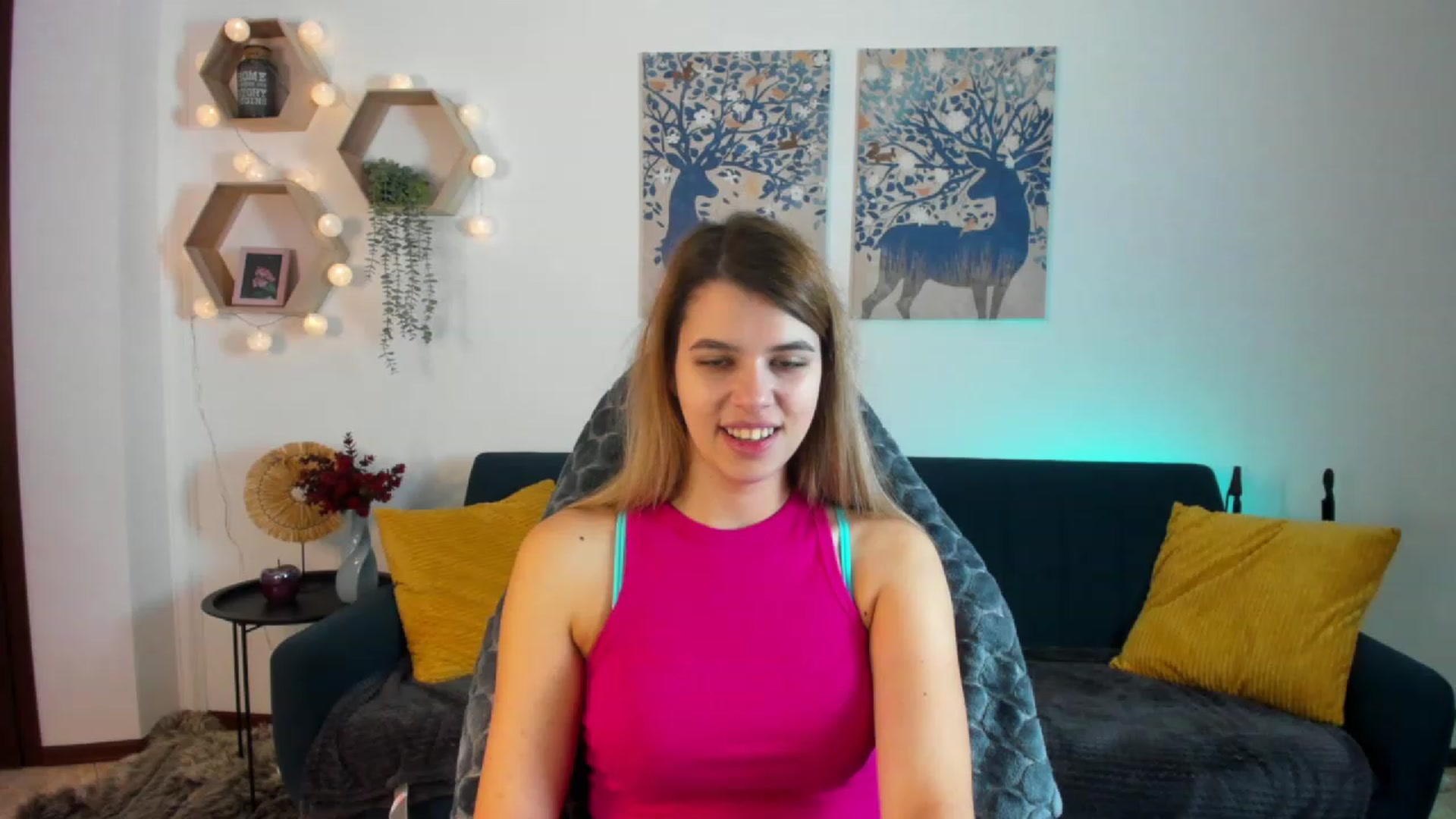 Gallery image thumbnail from Elsa_Fox's myfreecams stream on, 12/21/2022, 09:37 image 16 of 20