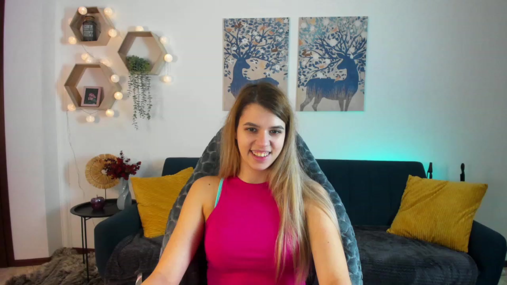 Gallery image thumbnail from Elsa_Fox's myfreecams stream on, 12/21/2022, 09:37 image 19 of 20