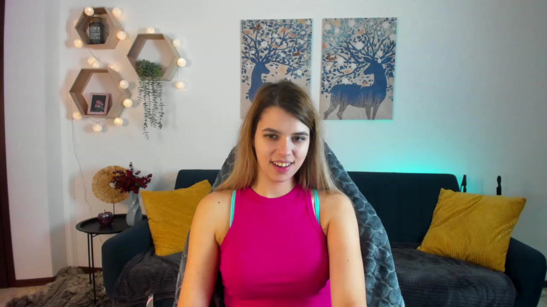Gallery image thumbnail from Elsa_Fox's myfreecams stream on, 12/21/2022, 09:37 image 17 of 20