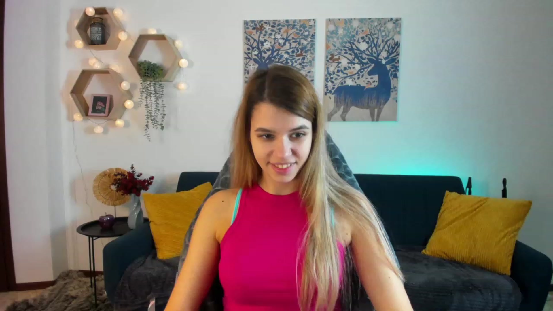 Gallery image thumbnail from Elsa_Fox's myfreecams stream on, 12/21/2022, 09:37 image 18 of 20