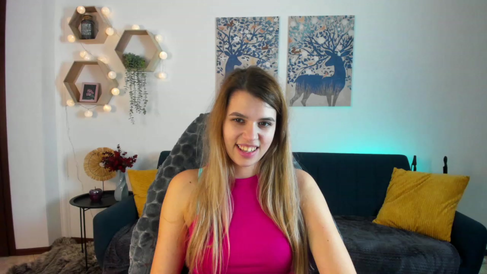Gallery image thumbnail from Elsa_Fox's myfreecams stream on, 12/21/2022, 13:18 image 1 of 20