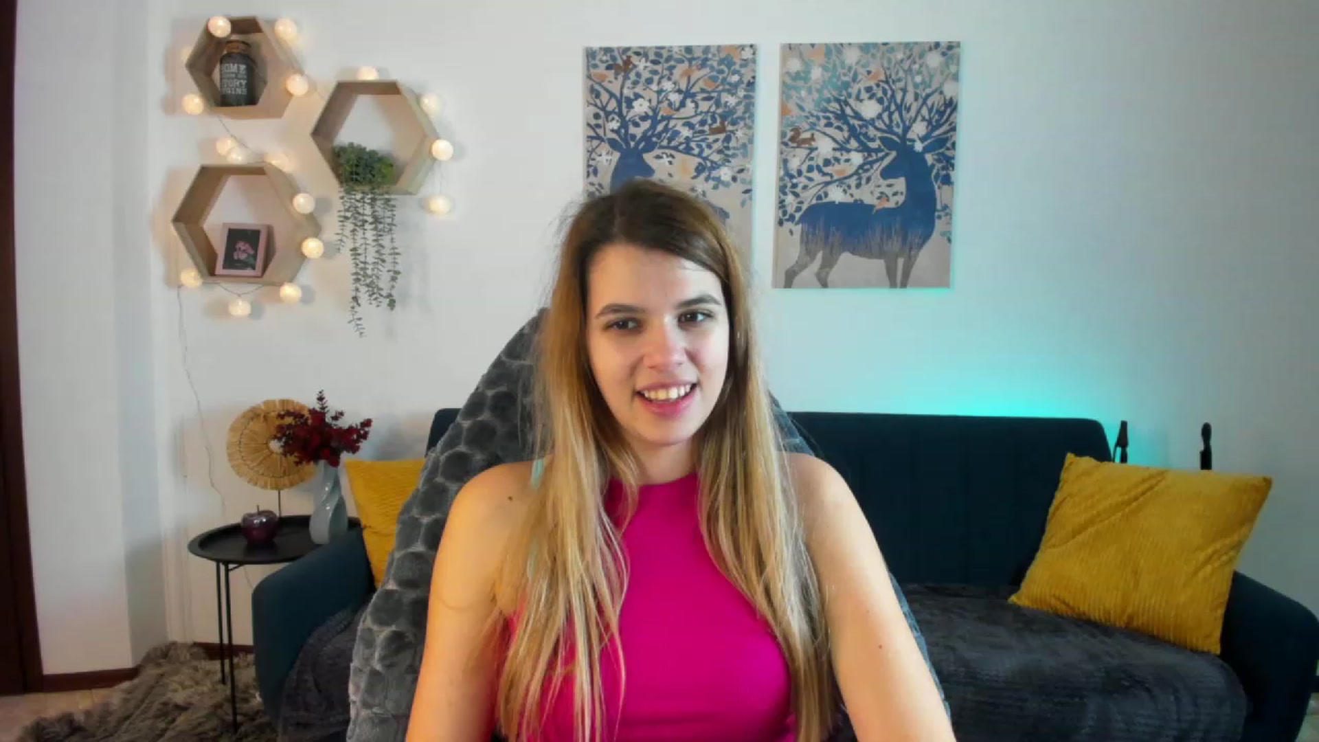 Gallery image thumbnail from Elsa_Fox's myfreecams stream on, 12/21/2022, 13:18 image 2 of 20