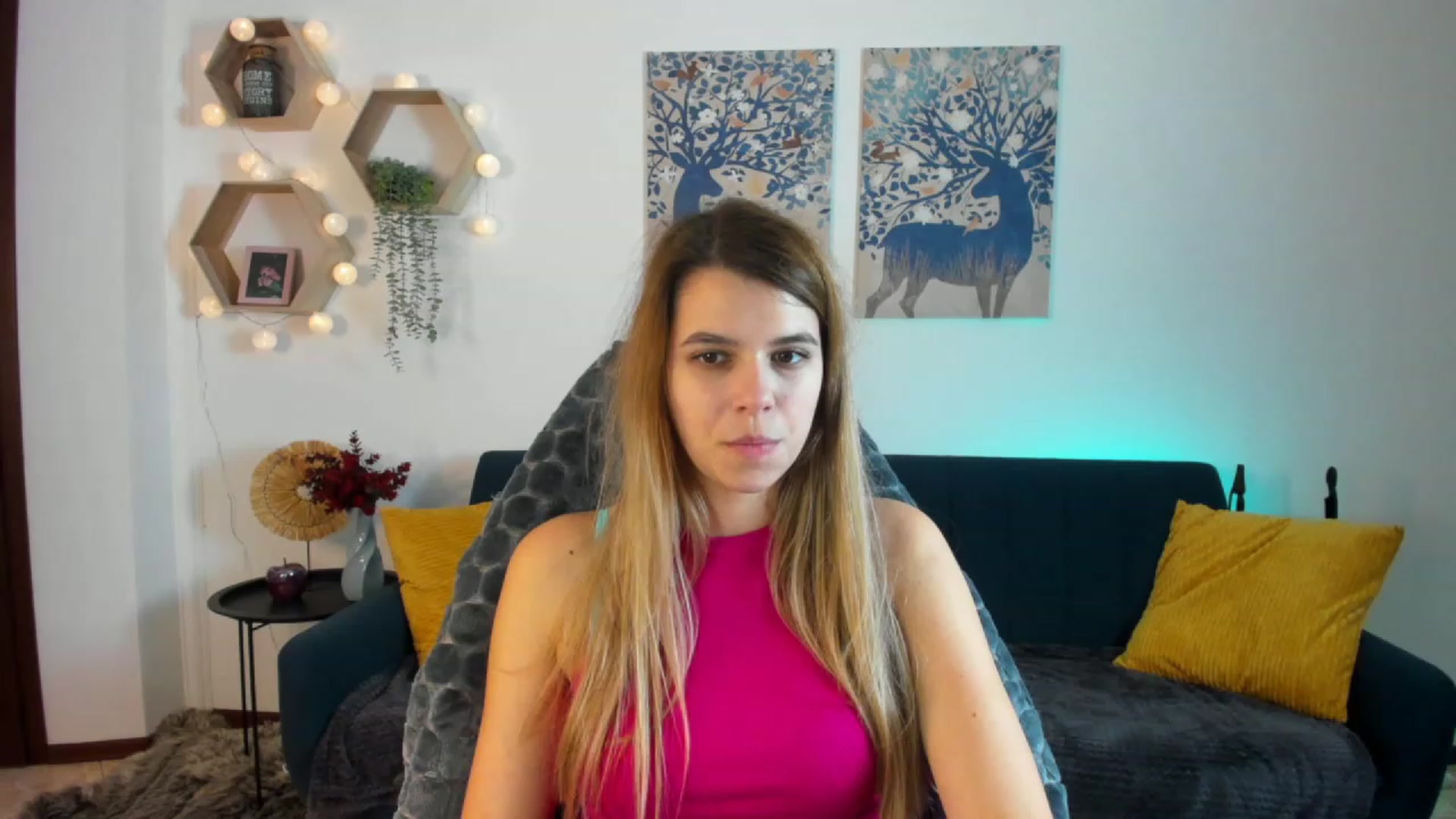 Gallery image thumbnail from Elsa_Fox's myfreecams stream on, 12/21/2022, 13:18 image 3 of 20