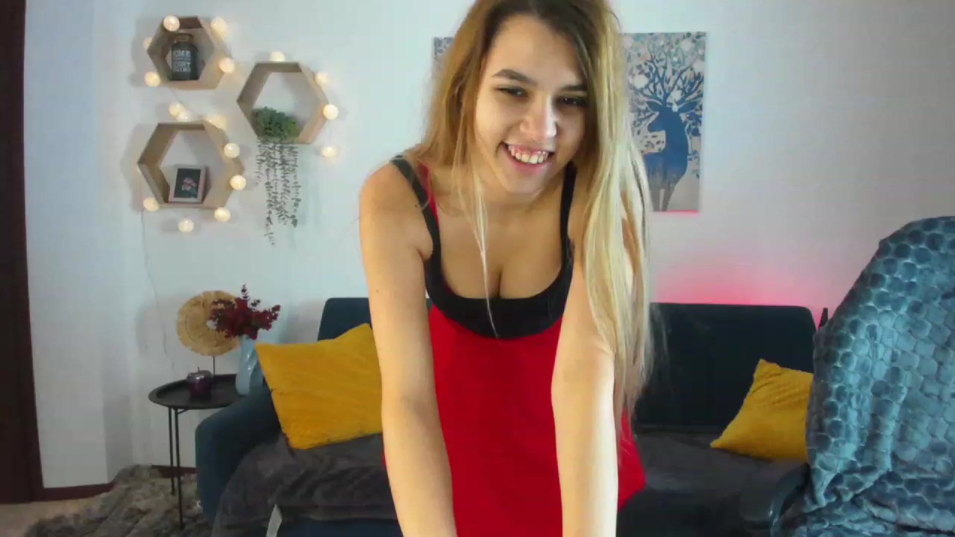 Gallery image thumbnail from Elsa_Fox's myfreecams stream on, 12/22/2022, 09:37 image 6 of 20