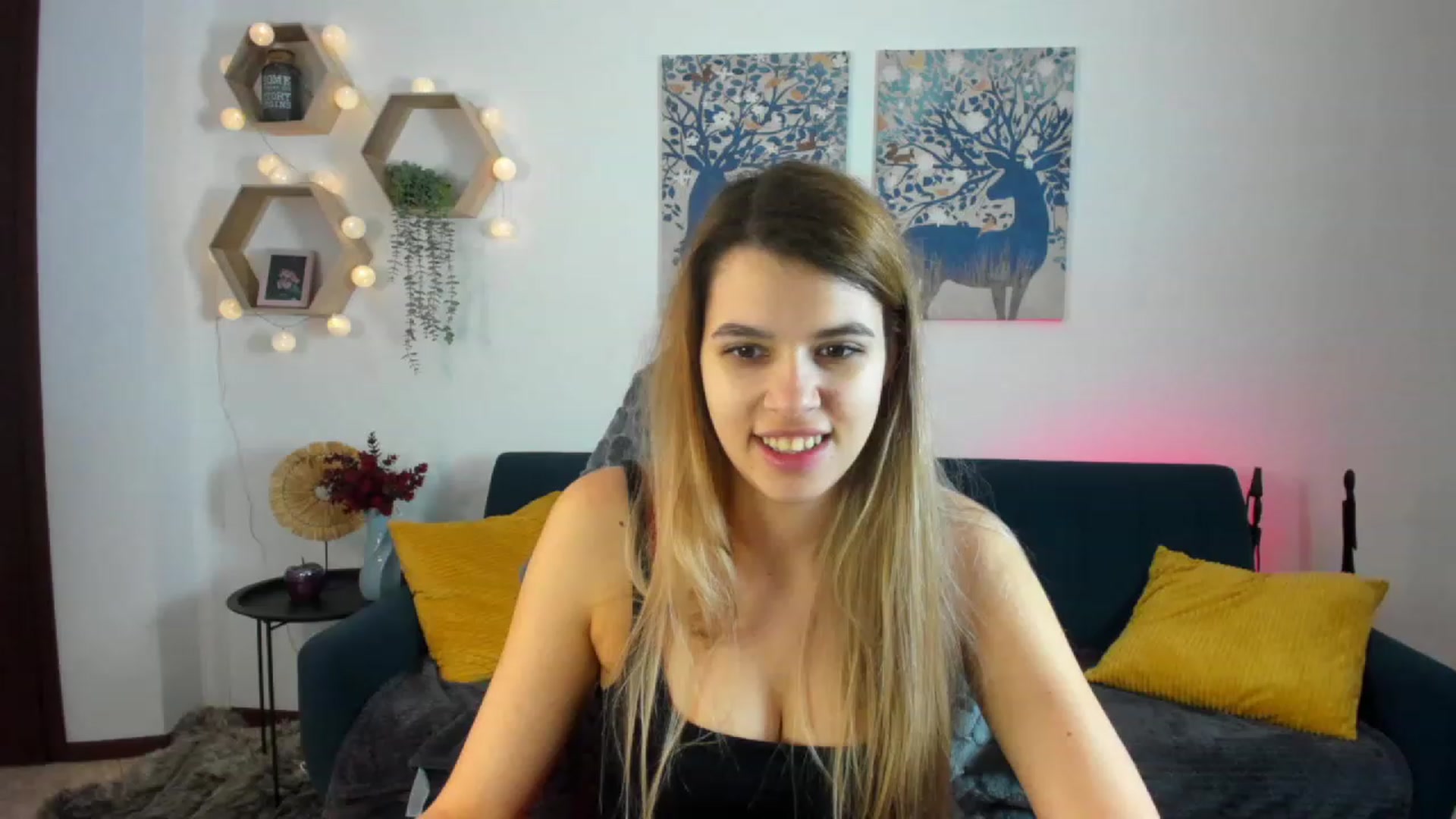 Gallery image thumbnail from Elsa_Fox's myfreecams stream on, 12/22/2022, 09:37 image 1 of 20