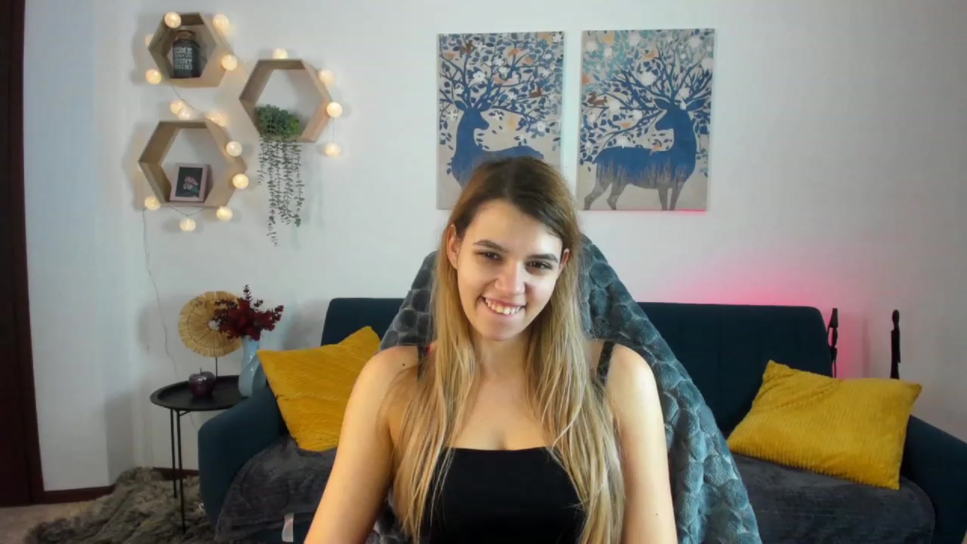 Gallery image thumbnail from Elsa_Fox's myfreecams stream on, 12/22/2022, 10:52 image 5 of 20