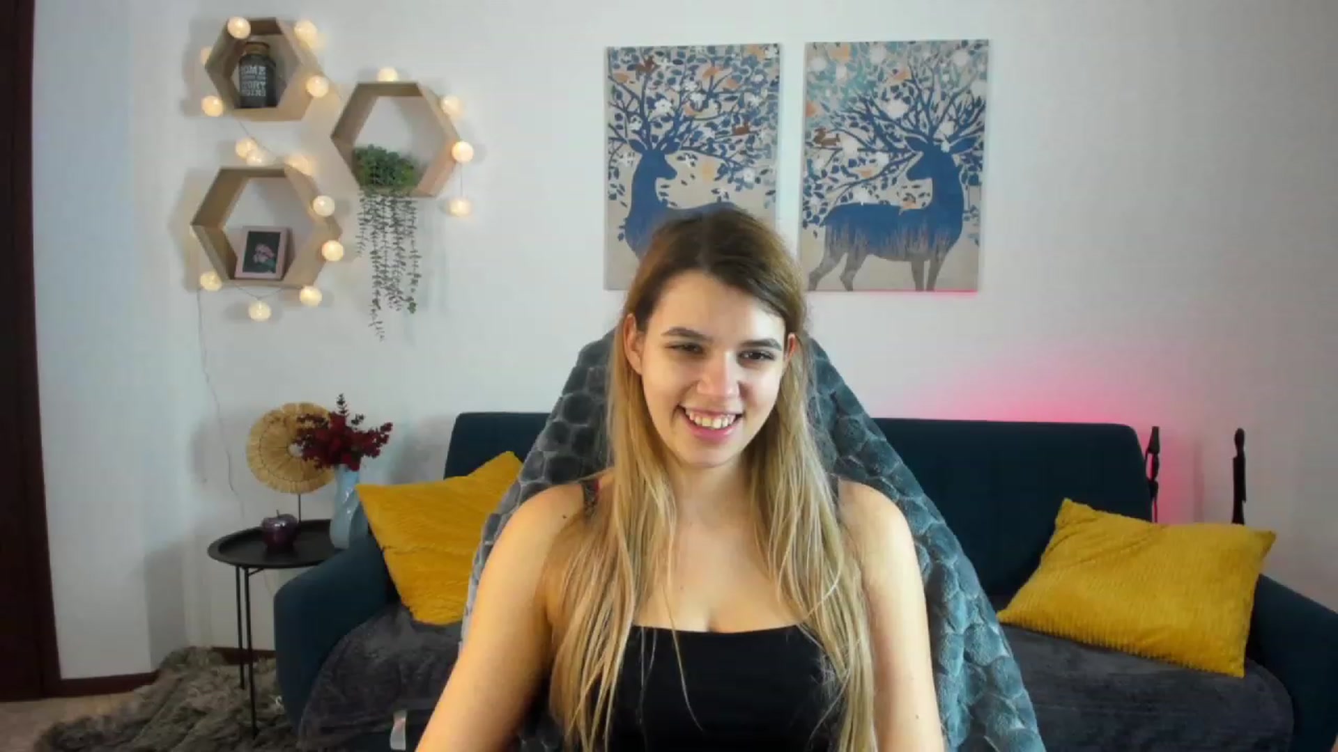 Gallery image thumbnail from Elsa_Fox's myfreecams stream on, 12/22/2022, 10:52 image 1 of 20