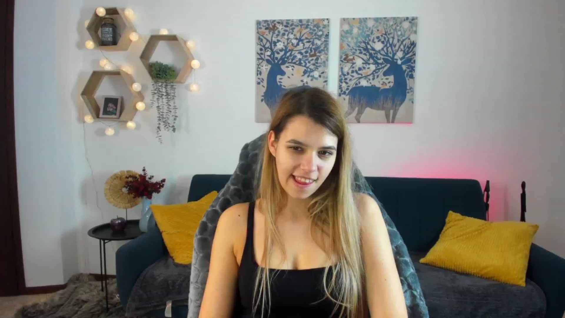 Gallery image thumbnail from Elsa_Fox's myfreecams stream on, 12/22/2022, 10:52 image 20 of 20