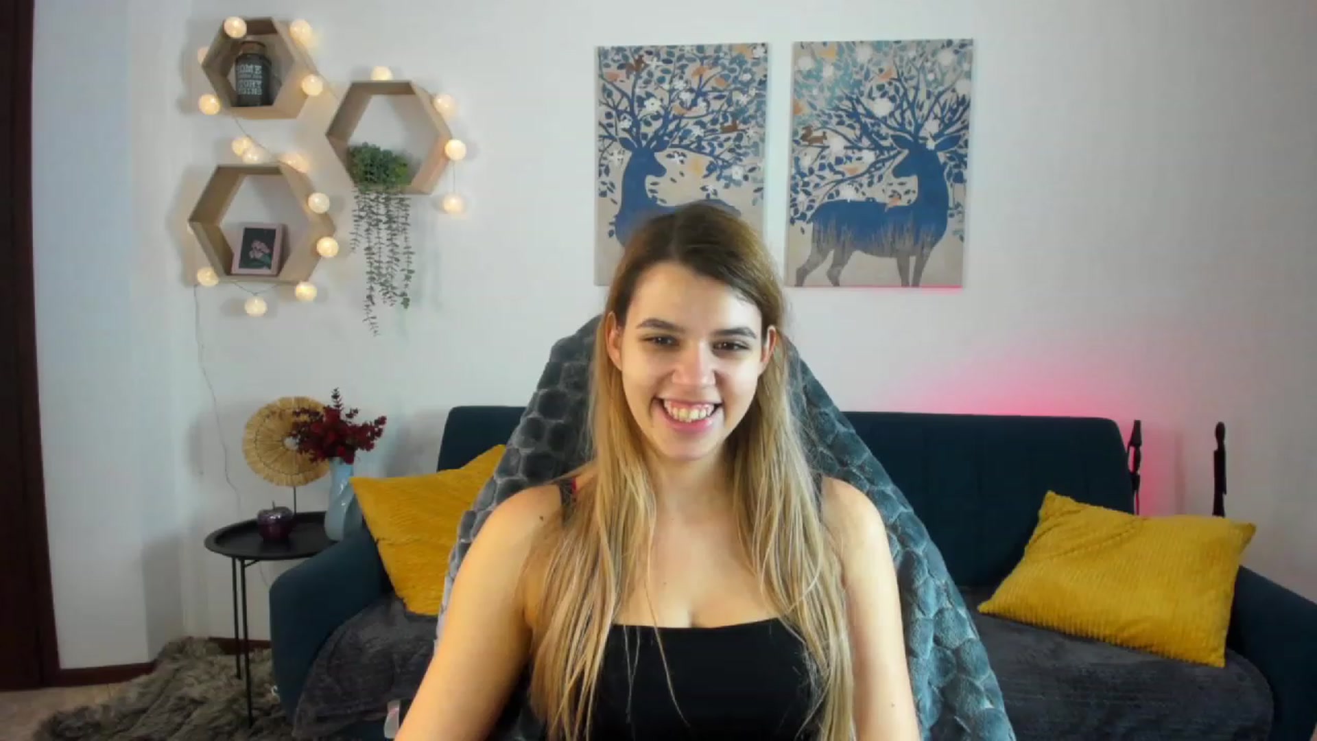 Gallery image thumbnail from Elsa_Fox's myfreecams stream on, 12/22/2022, 10:52 image 3 of 20