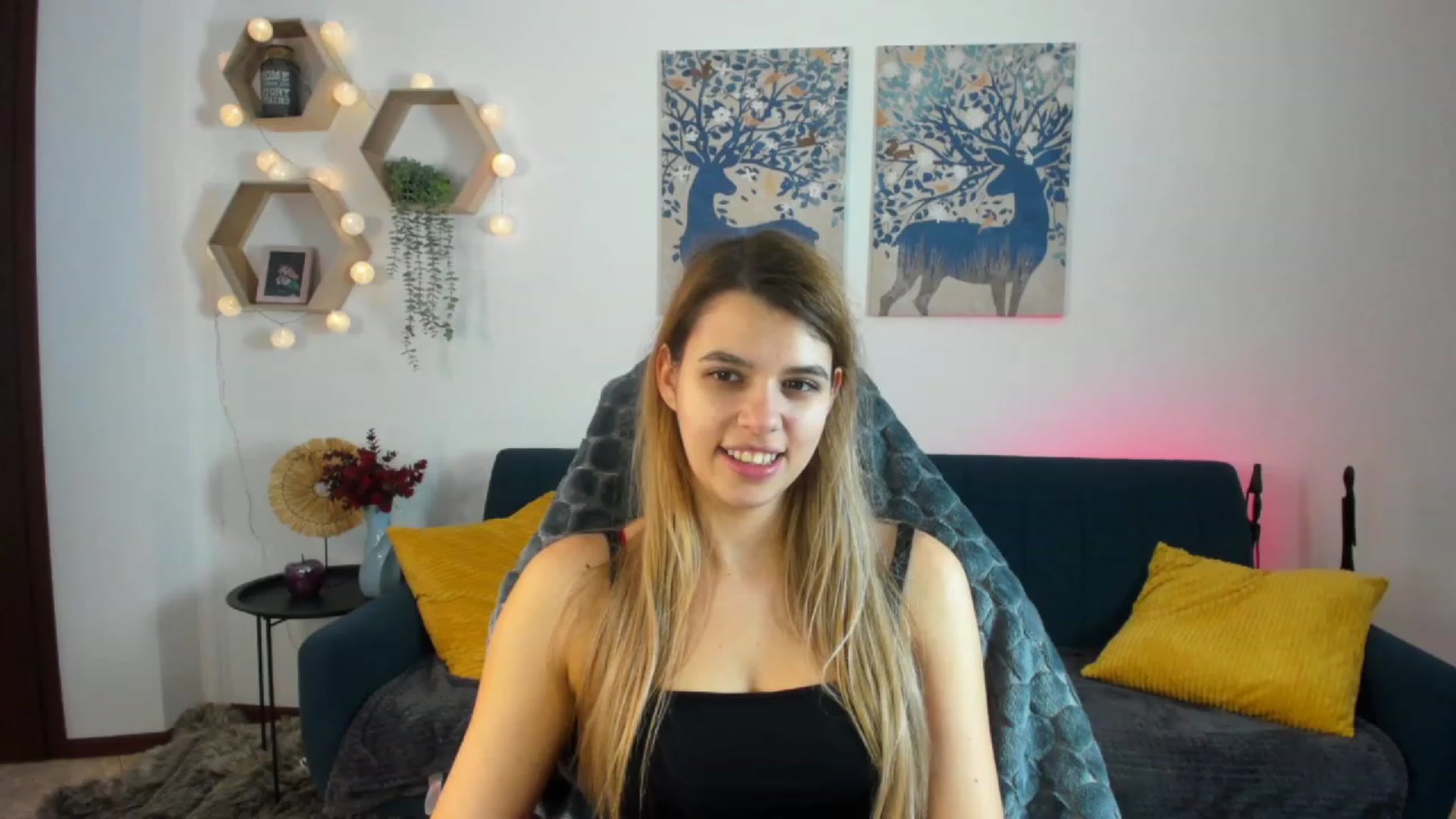 Gallery image thumbnail from Elsa_Fox's myfreecams stream on, 12/22/2022, 10:52 image 7 of 20